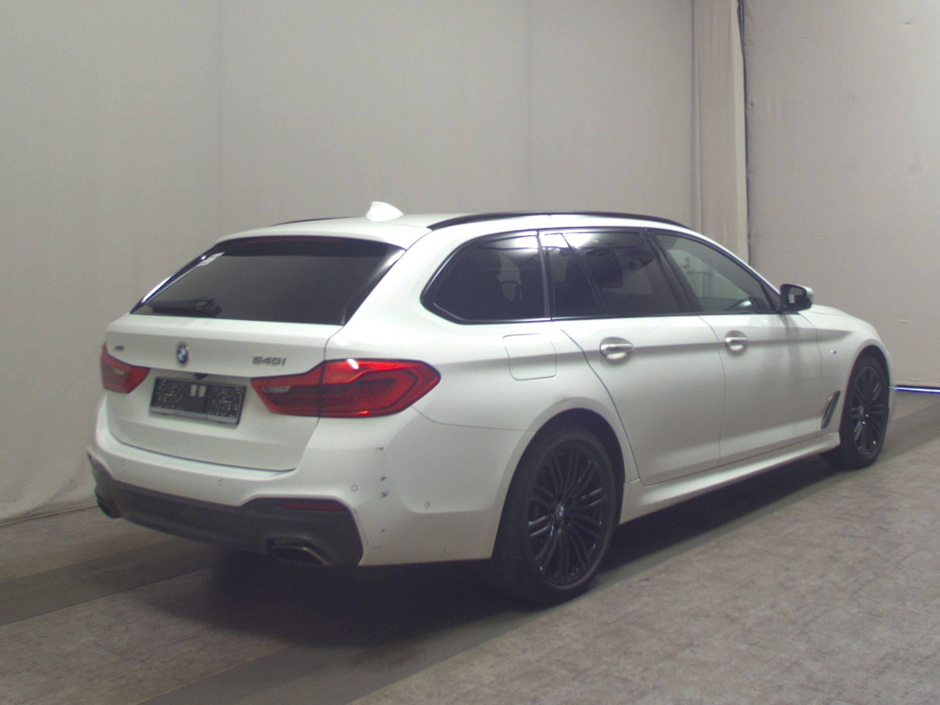 BMW 540i Touring xDr M-Sport Pano HuD H-K LED+ RFK 4