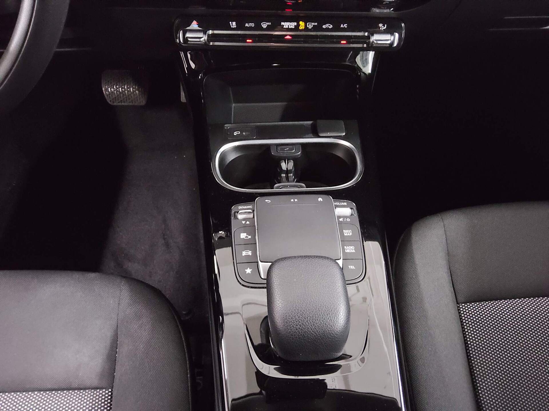 Mercedes-Benz A 180 d Navi PDC MBUX 6