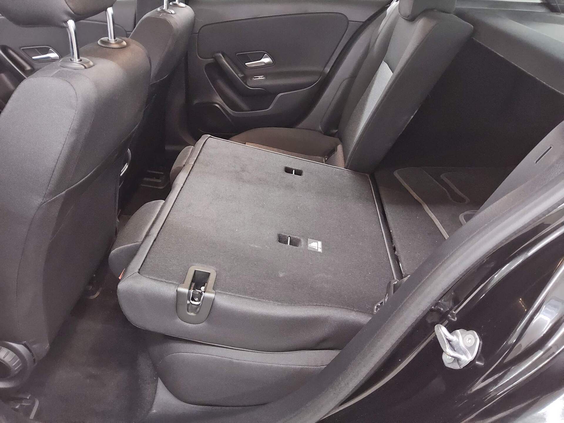 Mercedes-Benz A 180 d Navi PDC MBUX 13