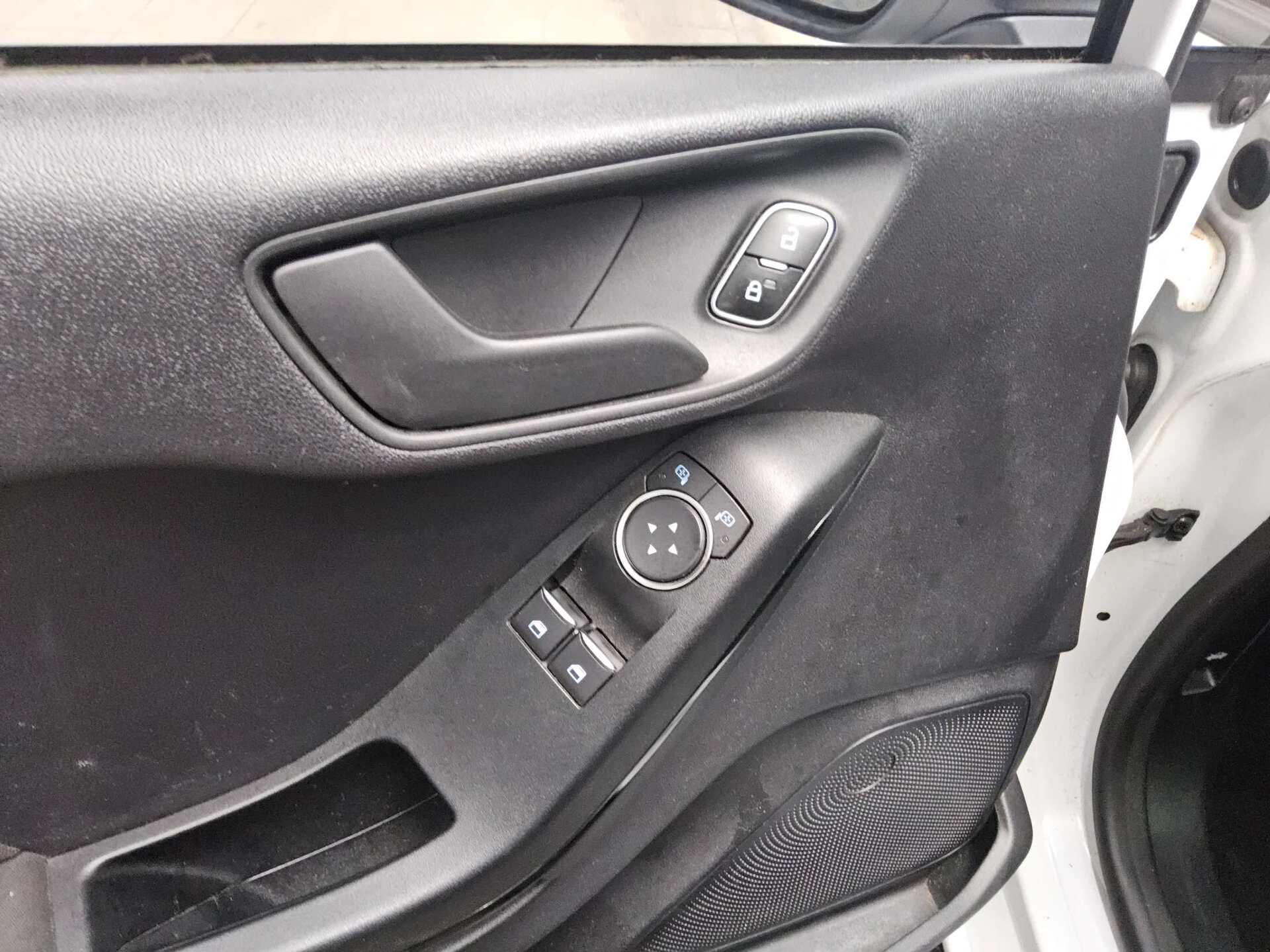 Ford Fiesta 1.0 EB Cool&Connect Navi PDC Tempomat DAB 9