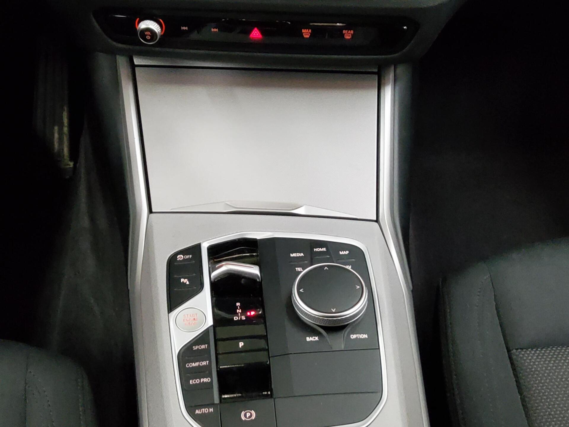 BMW 320dA Touring LCI LC Pro Navi HuD LED Ahk 6