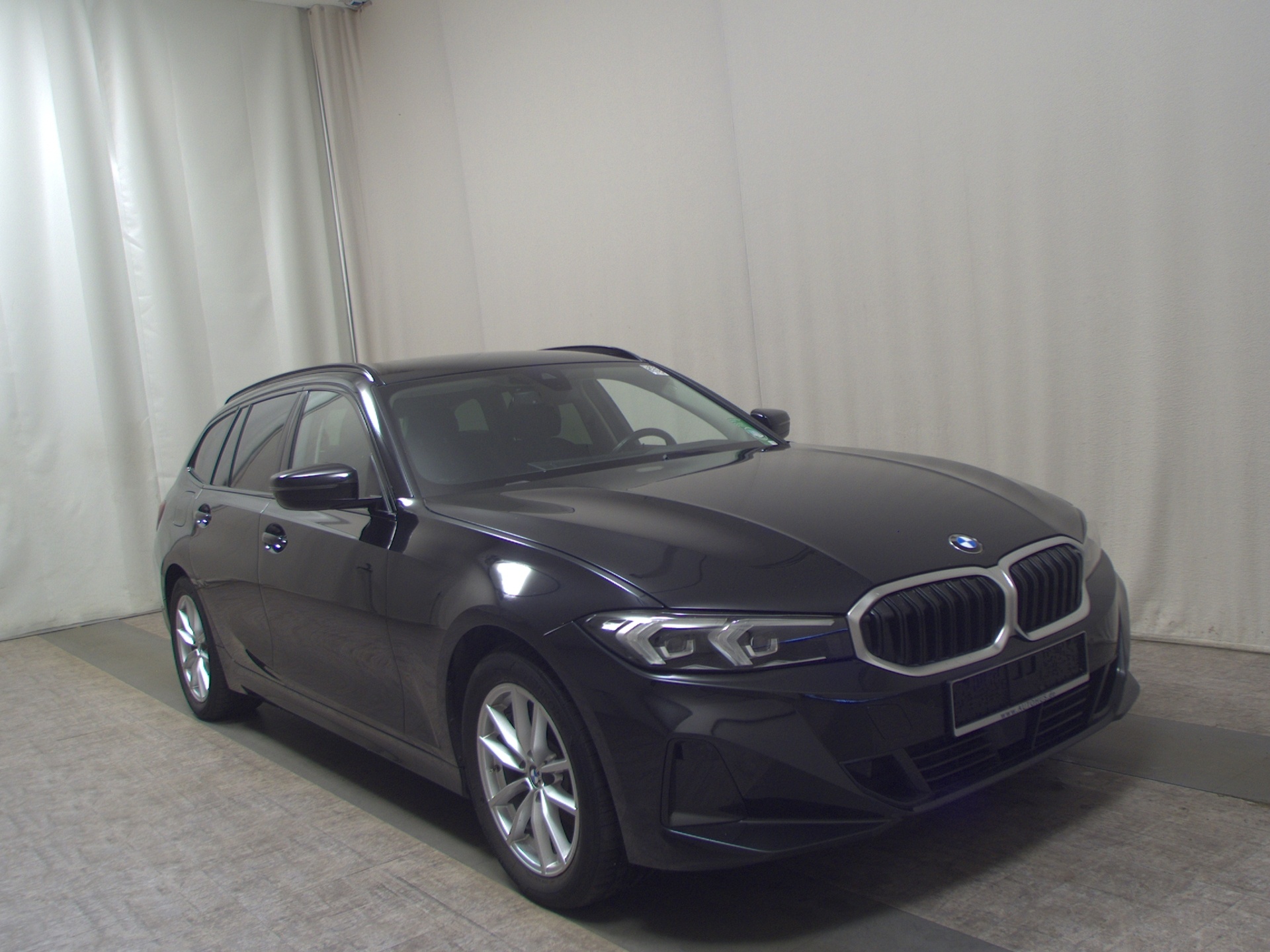 BMW 320dA Touring LCI LC Pro Navi HuD LED Ahk 3