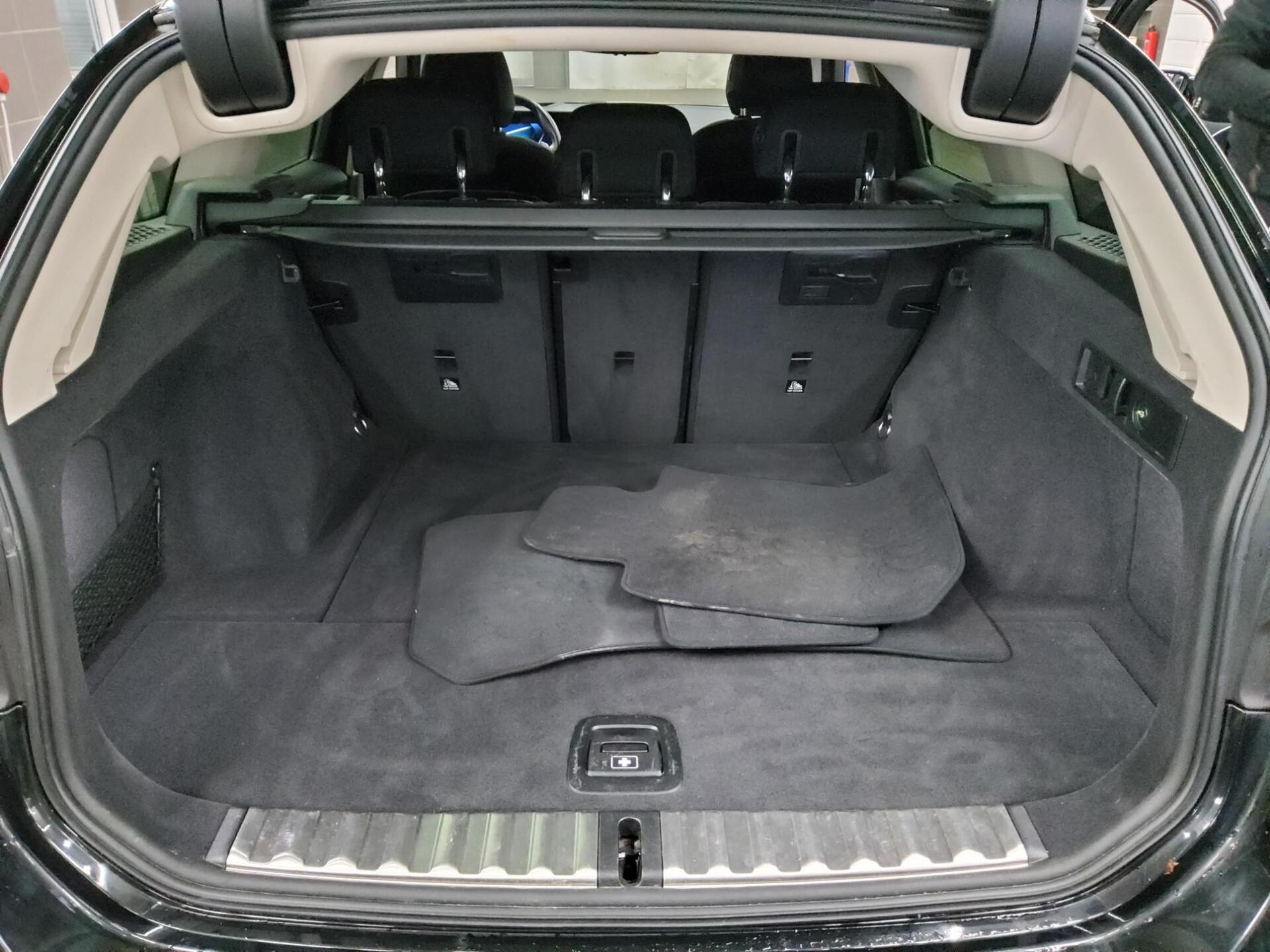 BMW 320dA Touring LCI LC Pro Navi HuD LED Ahk 12