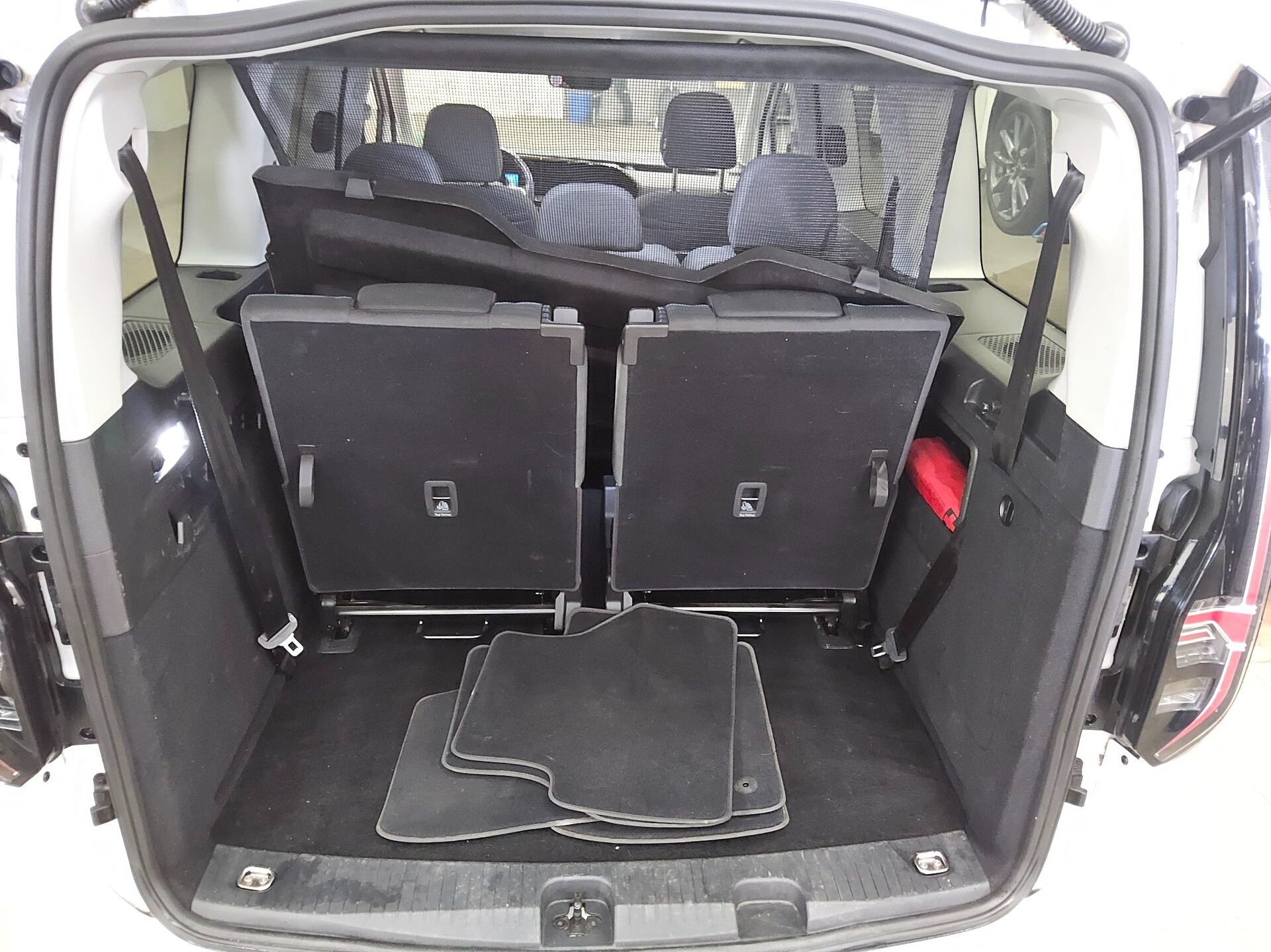 Volkswagen Caddy Maxi 1.5 TSI Move 7-Sitze Navi Pano RfK 12