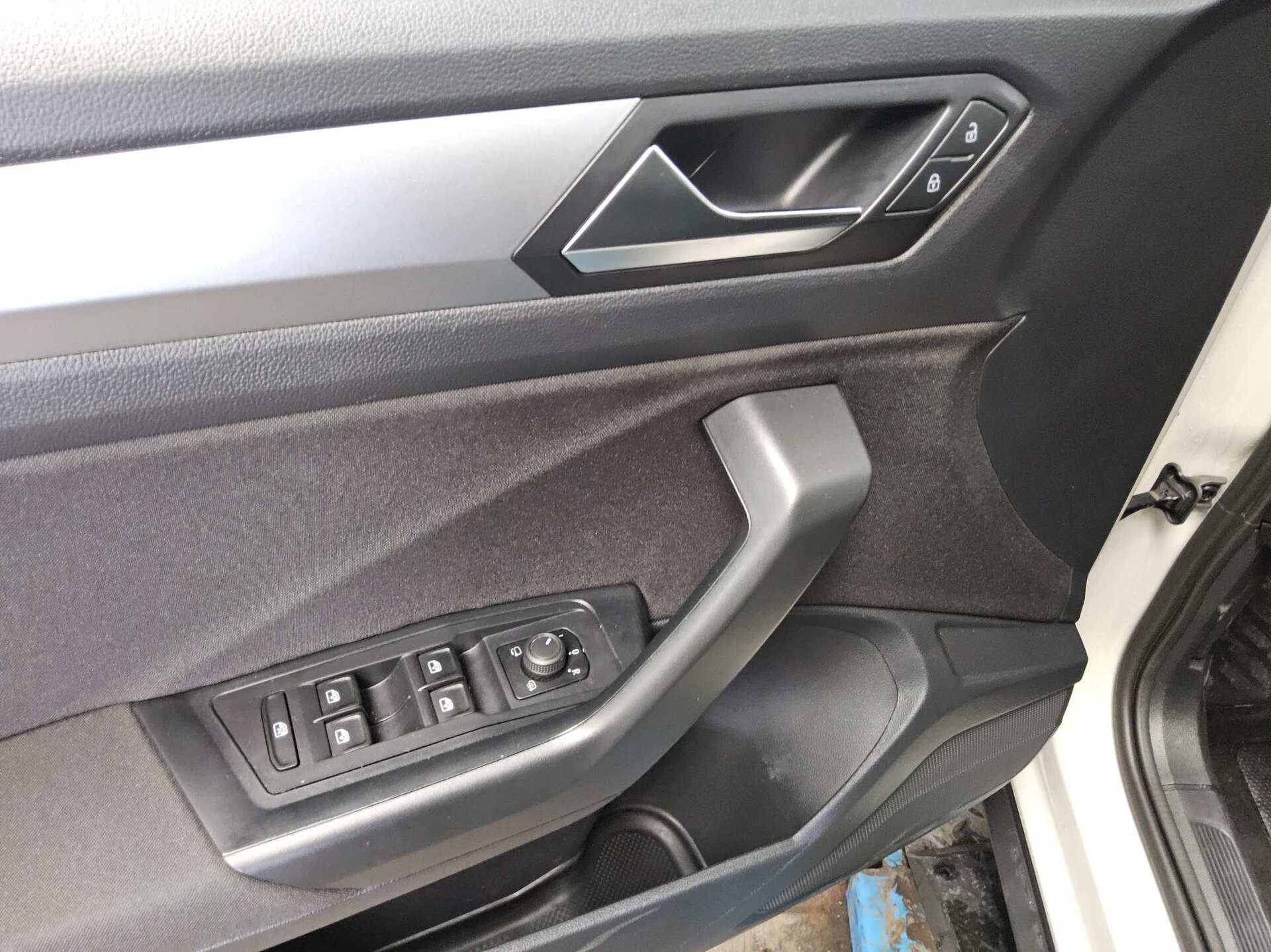 Volkswagen T-Roc 1.5 TSI Life AHK ACC StandHzg DC Nav vorr. 10