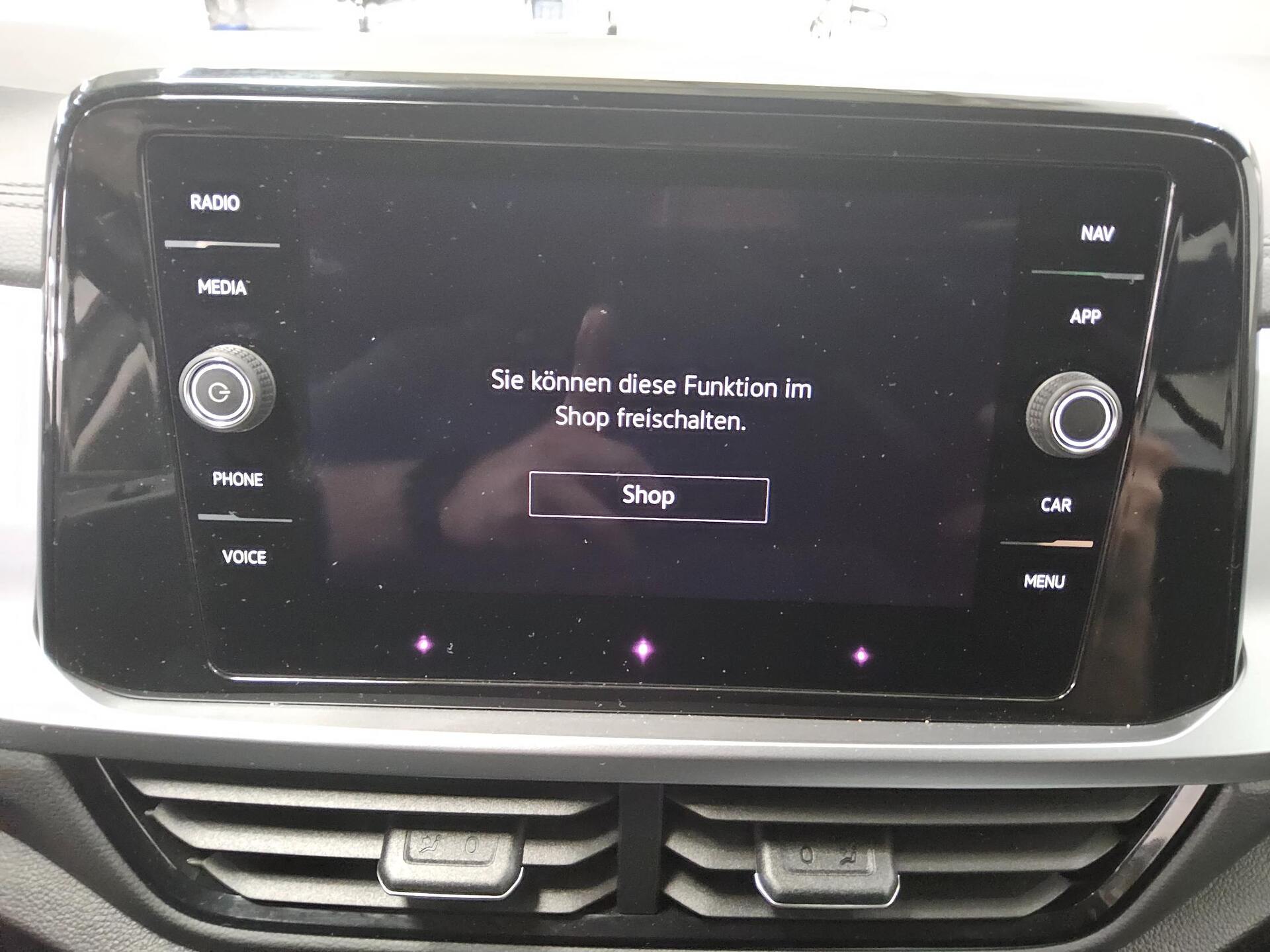 Volkswagen T-Roc 1.5 TSI Life AHK ACC StandHzg DC Nav vorr. 7