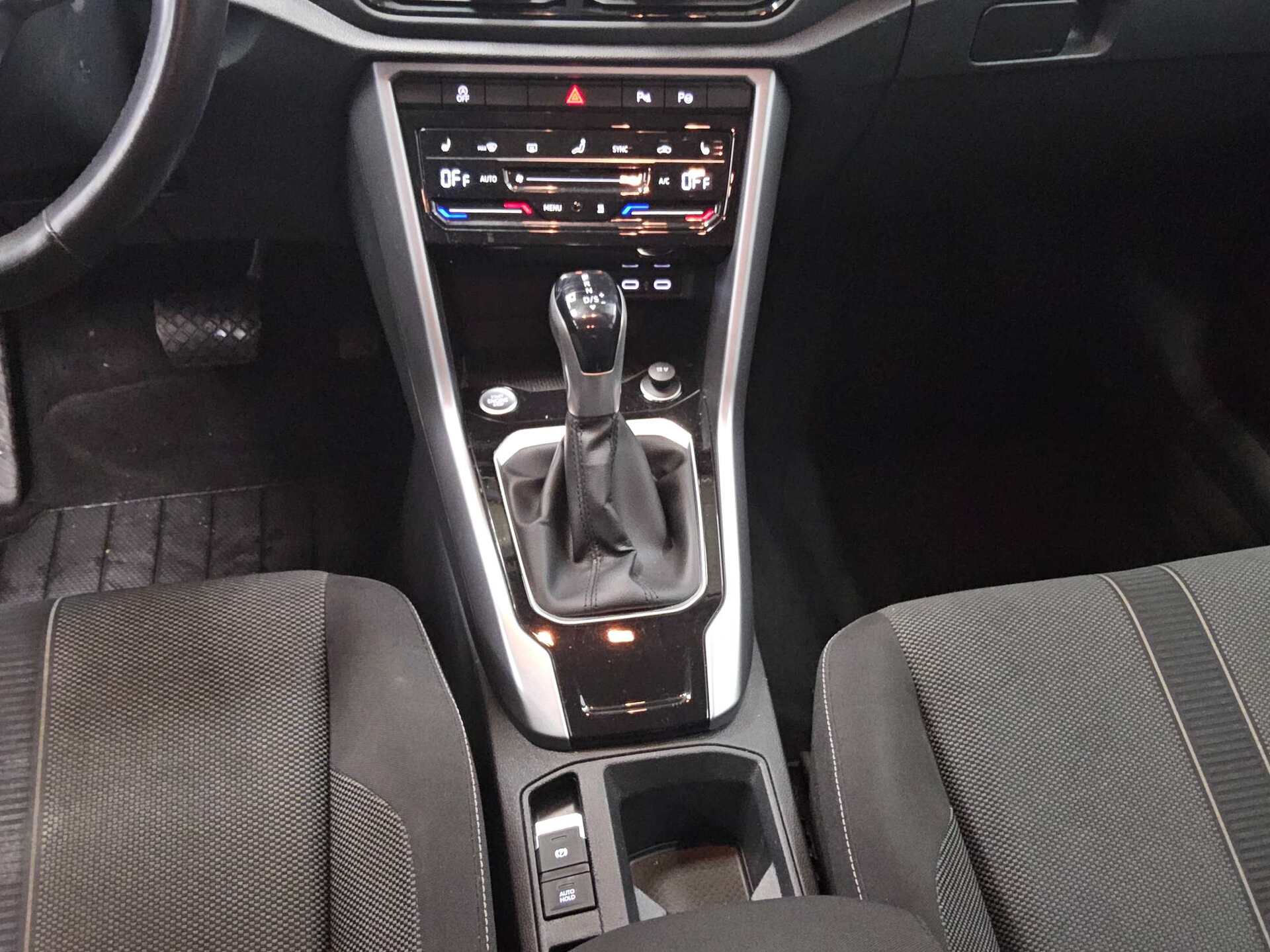 Volkswagen T-Roc 1.5 TSI Life AHK ACC StandHzg DC Nav vorr. 6