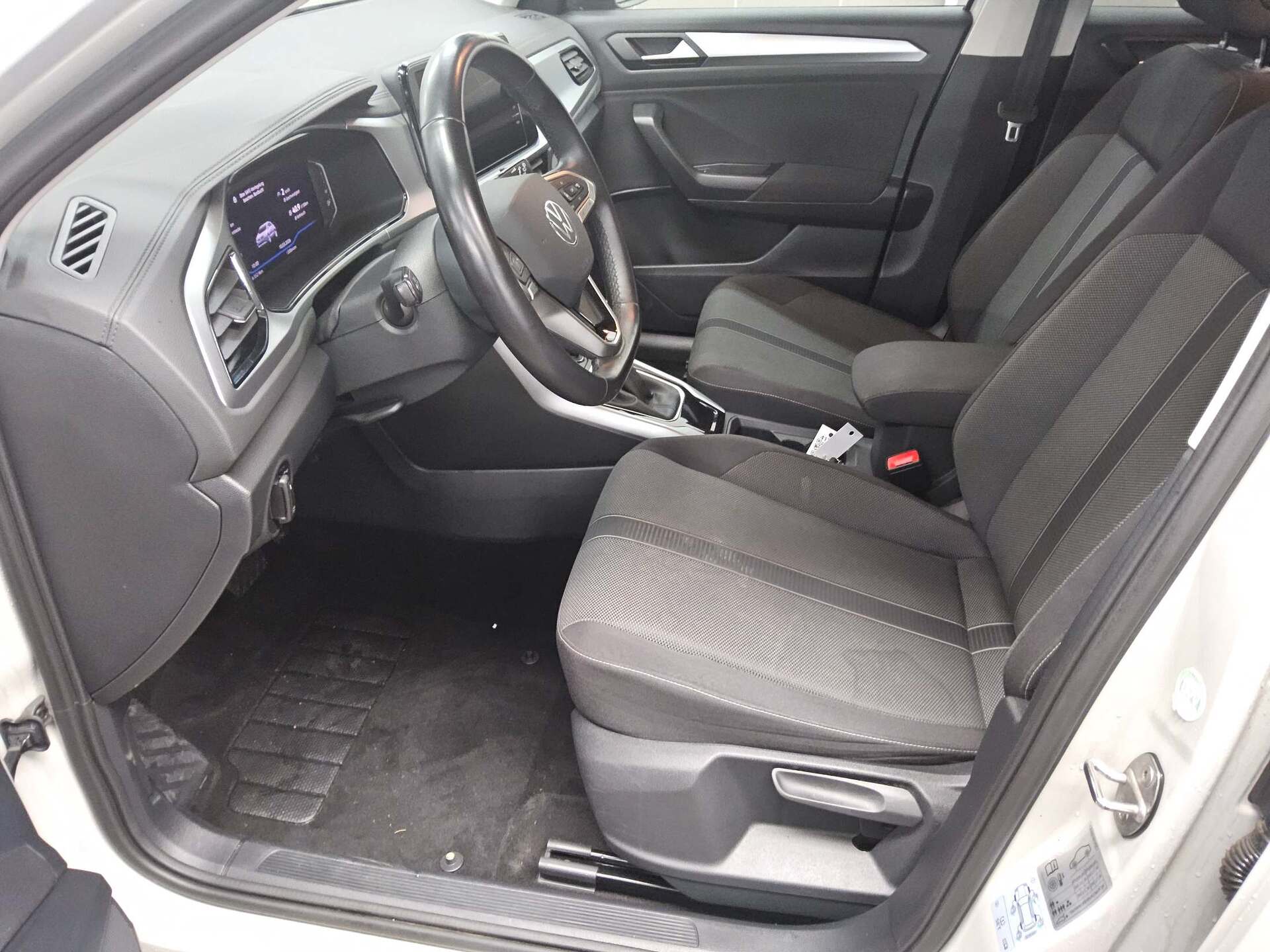 Volkswagen T-Roc 1.5 TSI Life AHK ACC StandHzg DC Nav vorr. 9