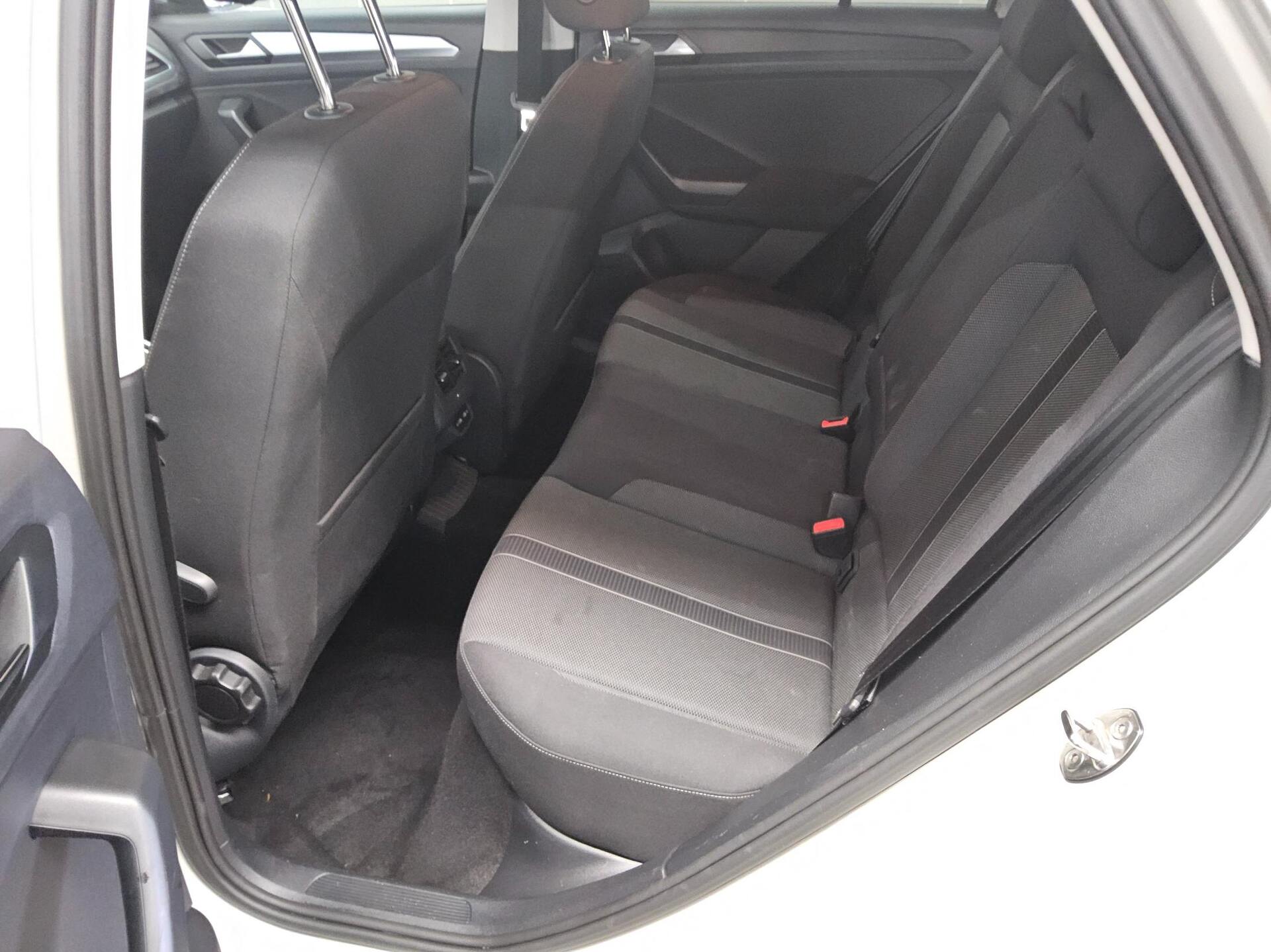 Volkswagen T-Roc 1.5 TSI Life AHK ACC StandHzg DC Nav vorr. 13