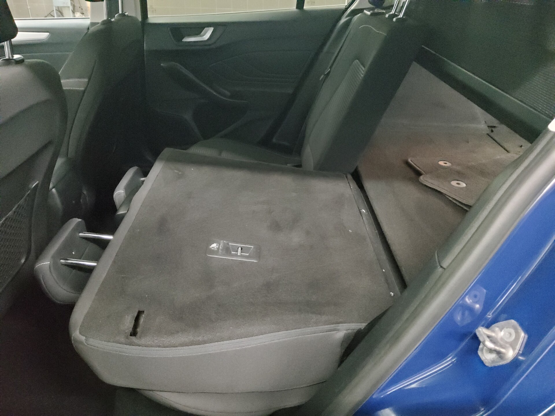 Ford Focus Turnier 2.0 EB Cool&Connect Navi AHK RFK 12