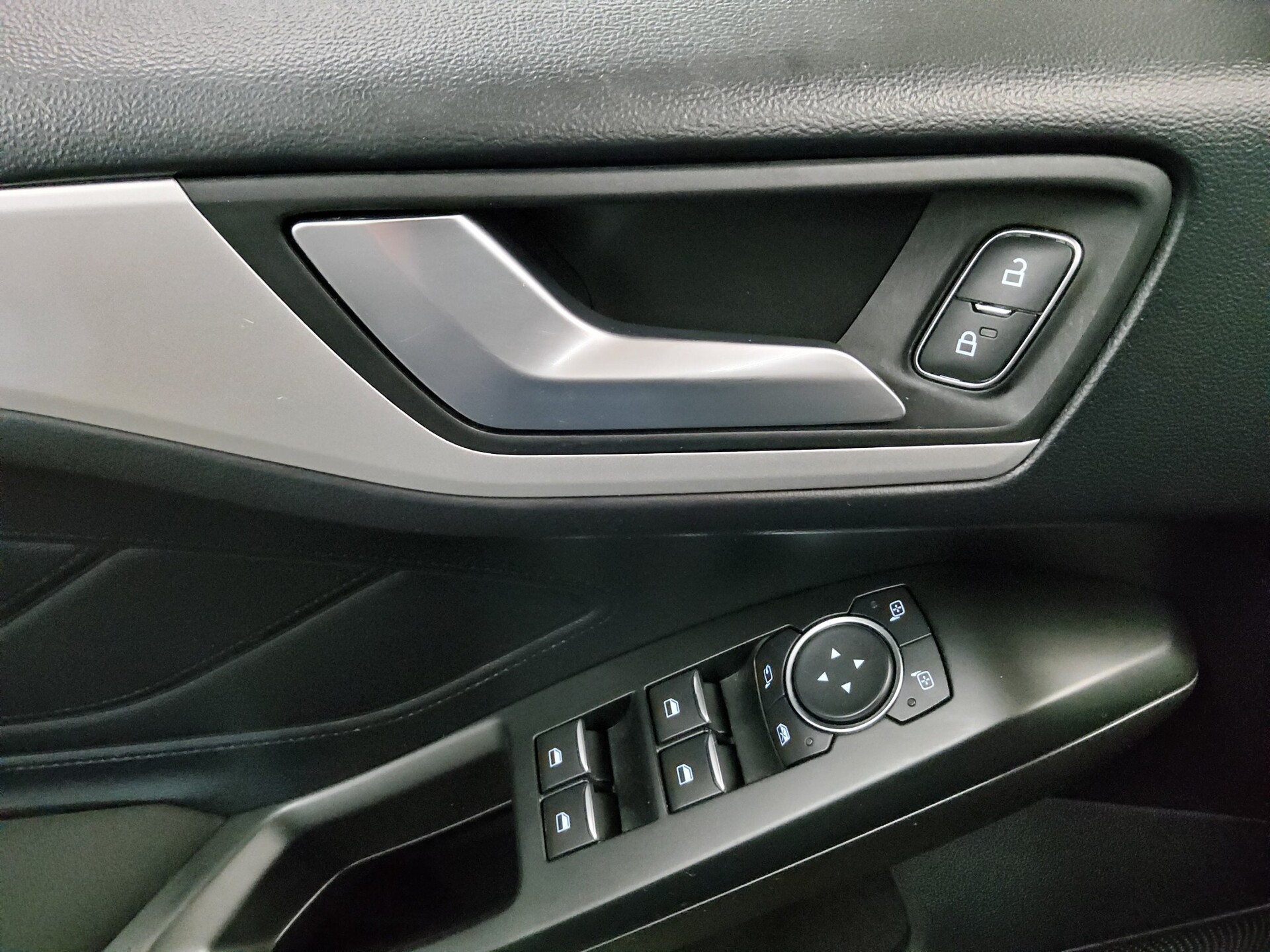 Ford Focus Turnier 2.0 EB Cool&Connect Navi AHK RFK 9