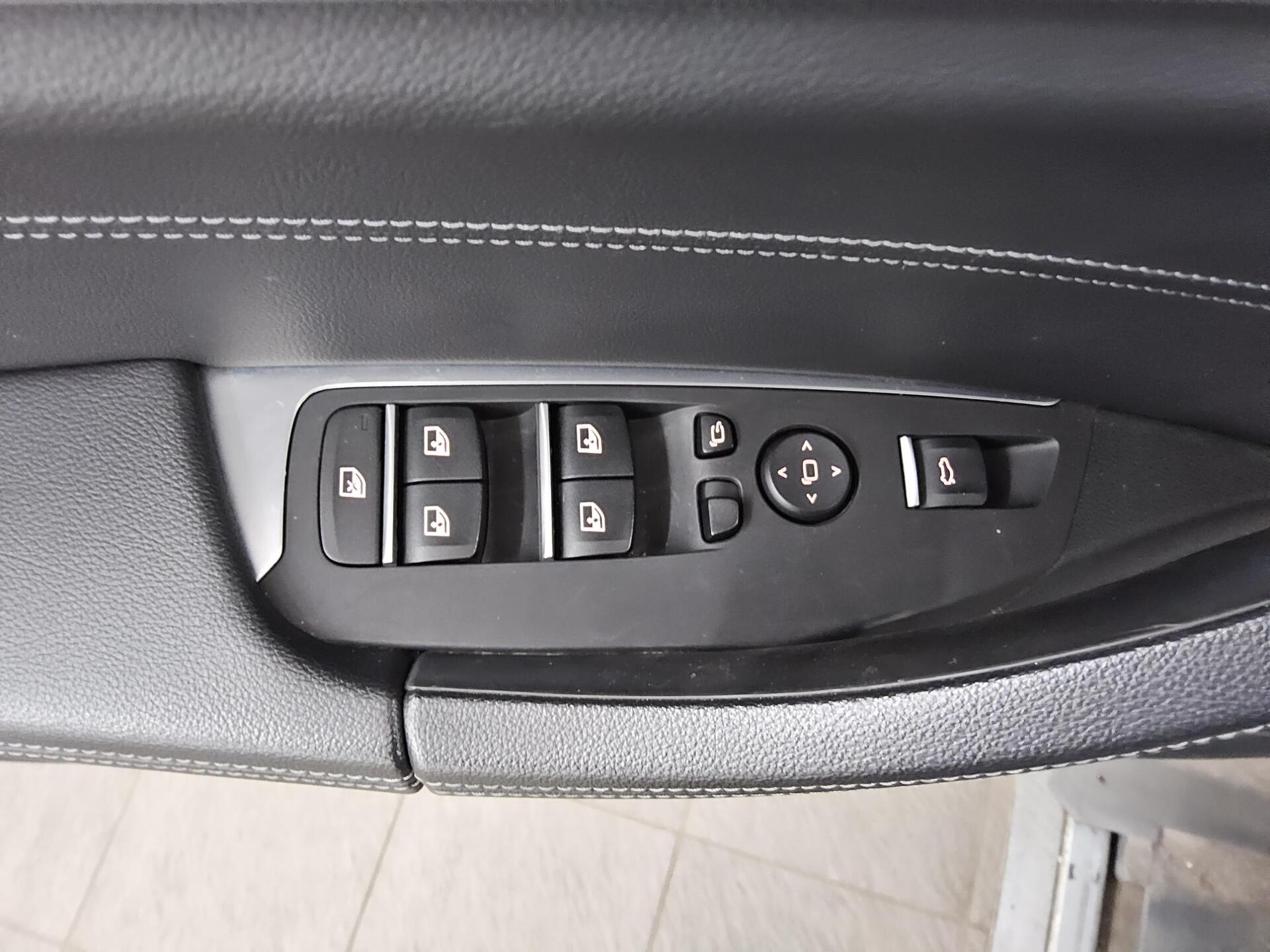 BMW X3 xDrive20d X-Line Leder Navi LED+ HuD HiFi AHK 9