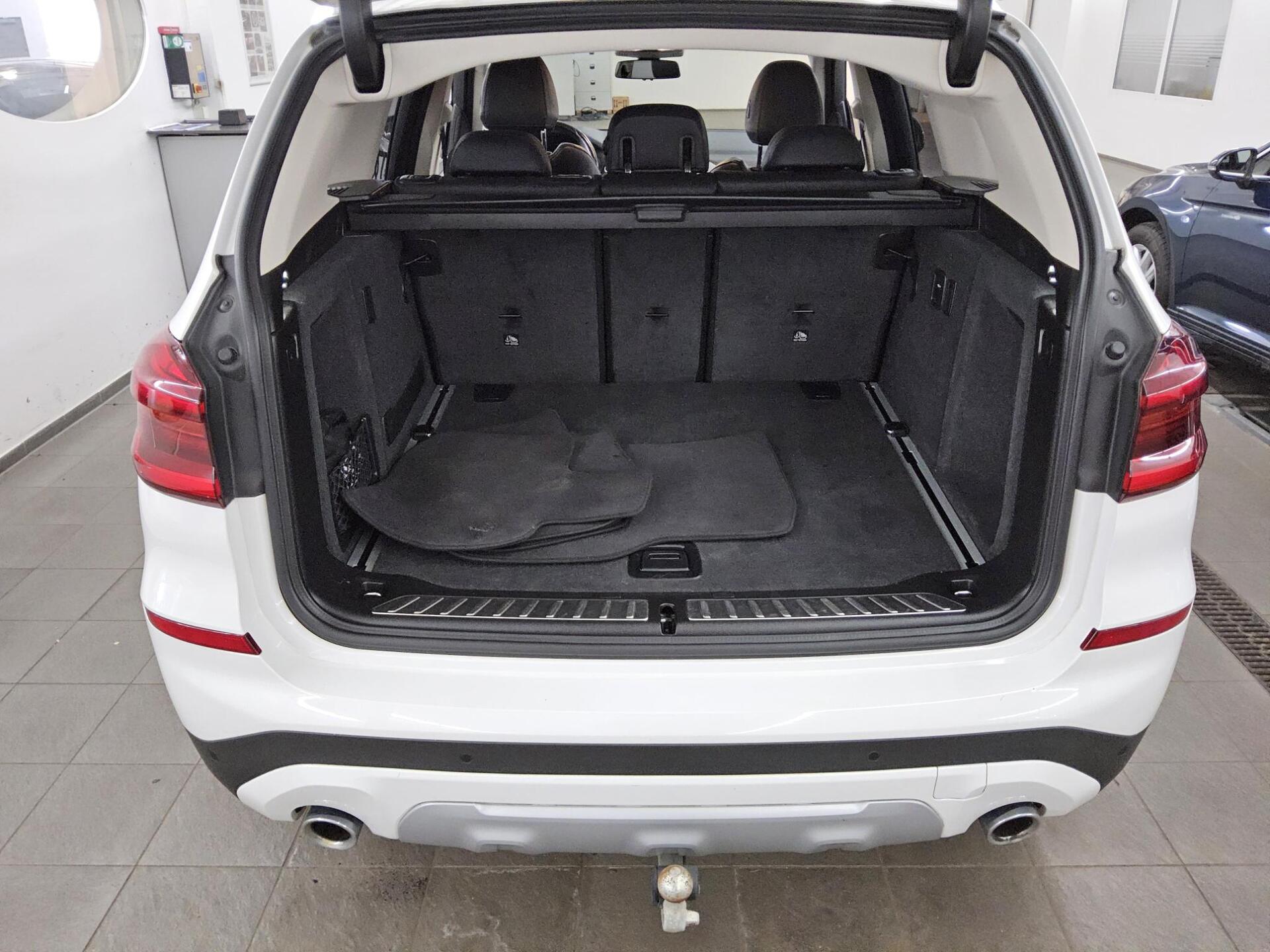 BMW X3 xDrive20d X-Line Leder Navi LED+ HuD HiFi AHK 11