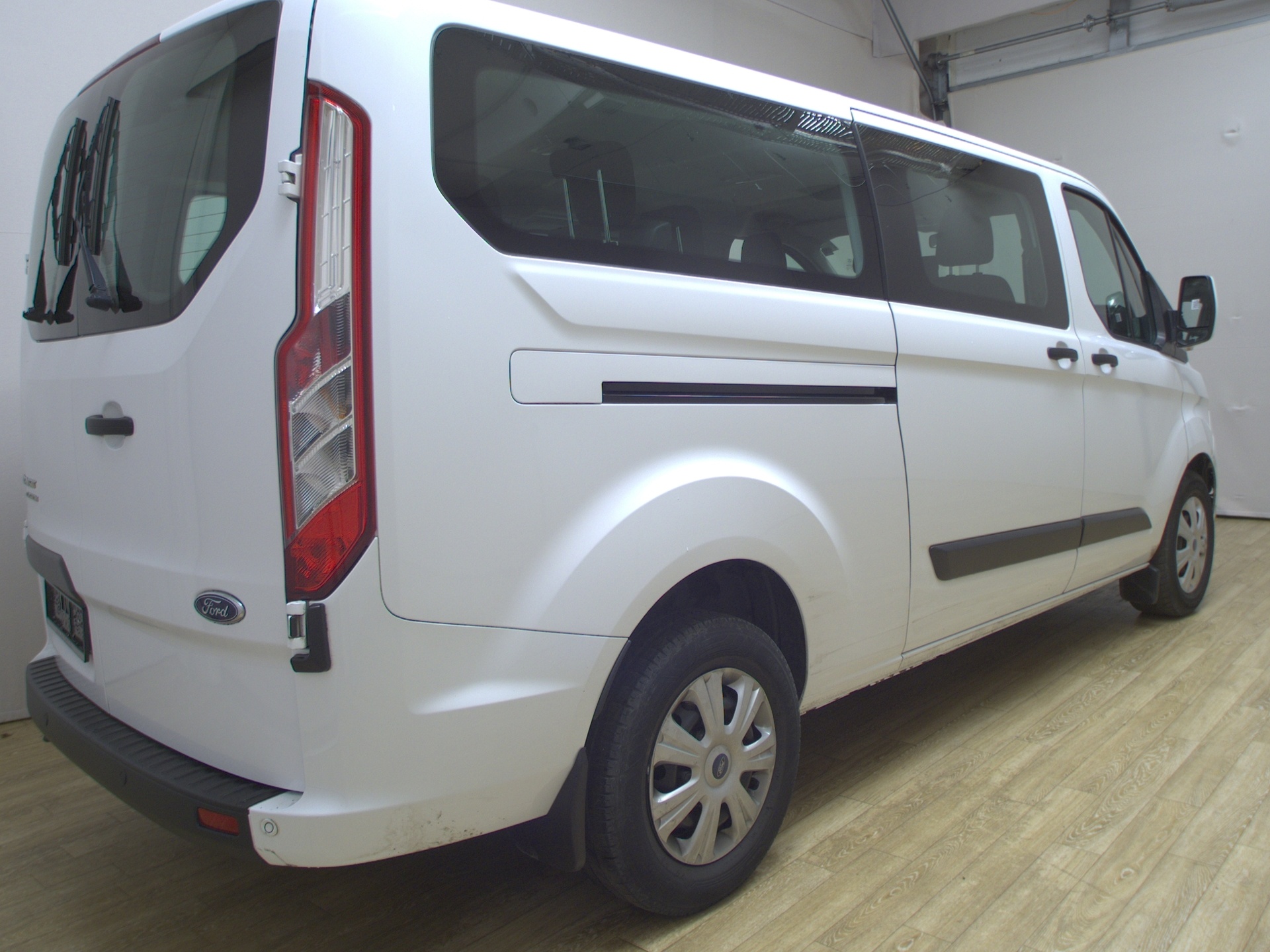 Ford Transit Custom 2.0 EB Trend L2H1 8-Sitze PDC 4