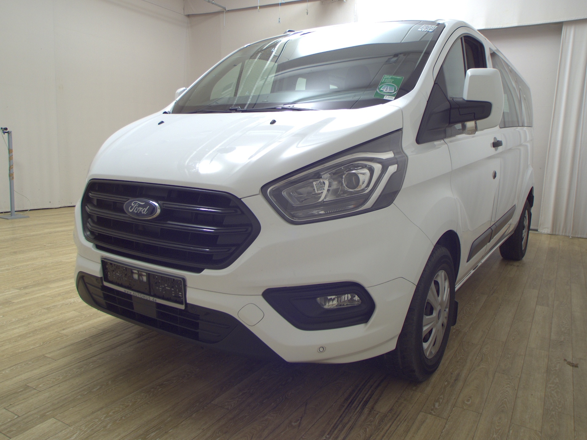 Ford Transit Custom 2.0 EB Trend L2H1 8-Sitze PDC 2