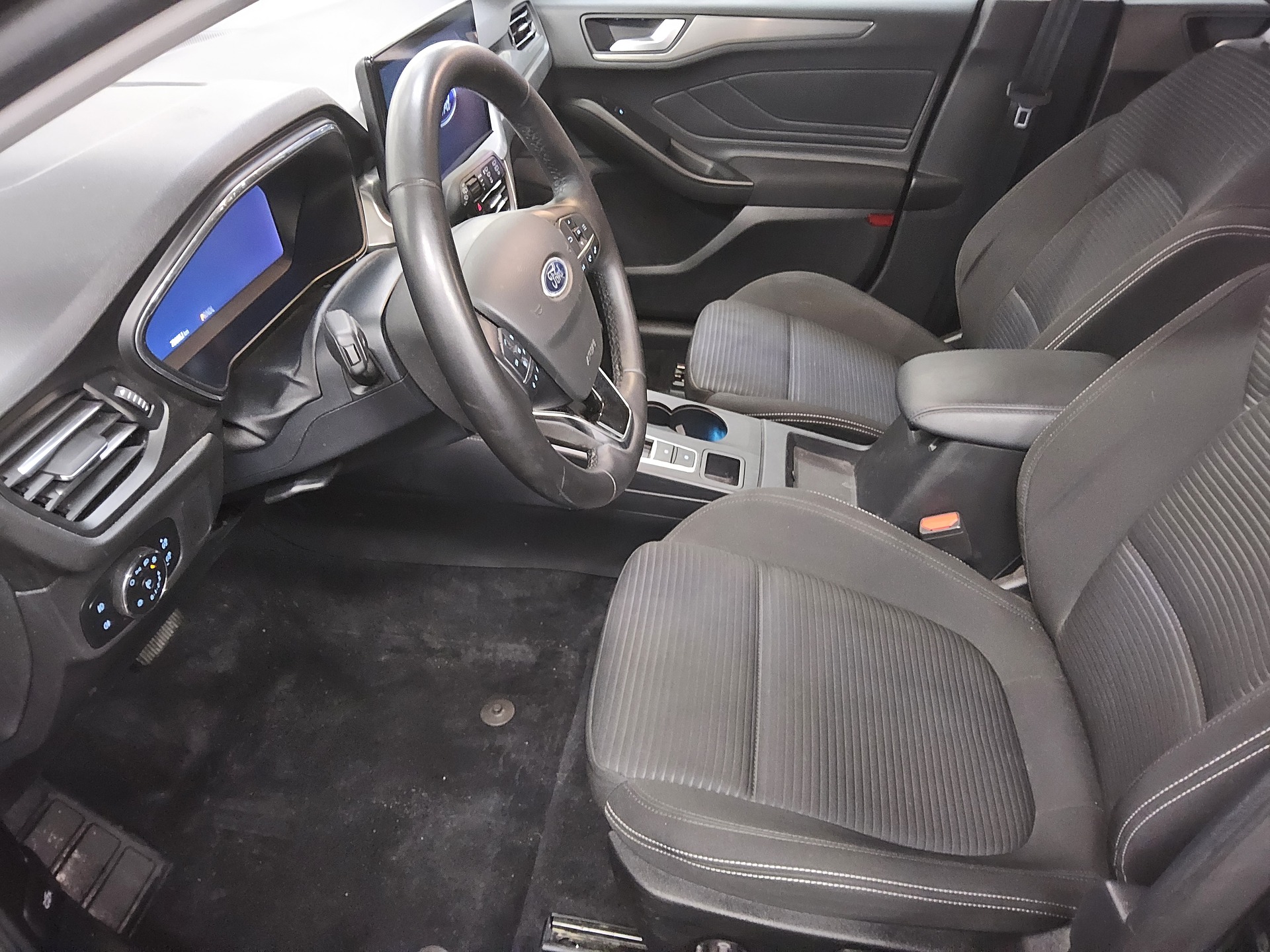 Ford Focus Turnier 1.5 EB Titanium X Navi LED RFK DC 9