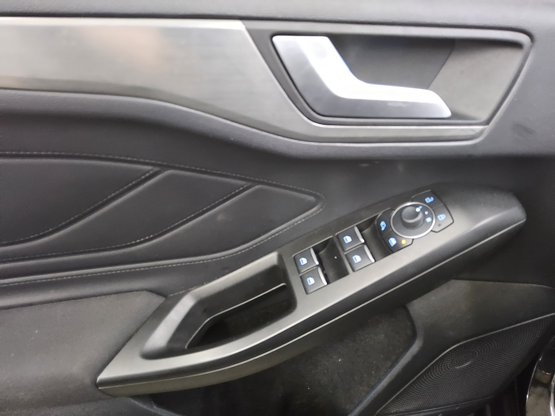 Ford Focus Turnier 1.5 EB Titanium X Navi LED RFK DC 10