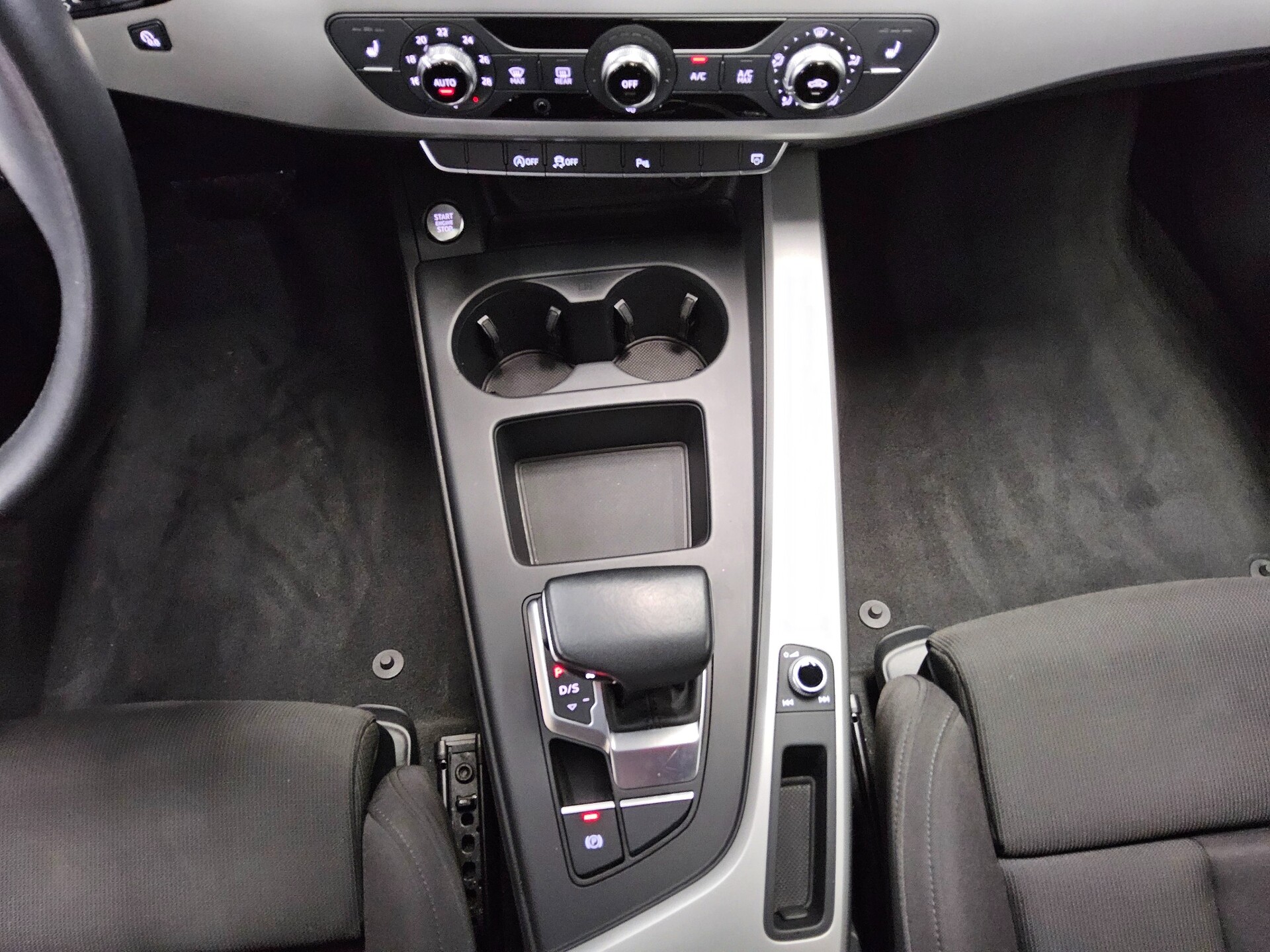 Audi A4 Avant 30 TDI Navi LED PDC Klima 6