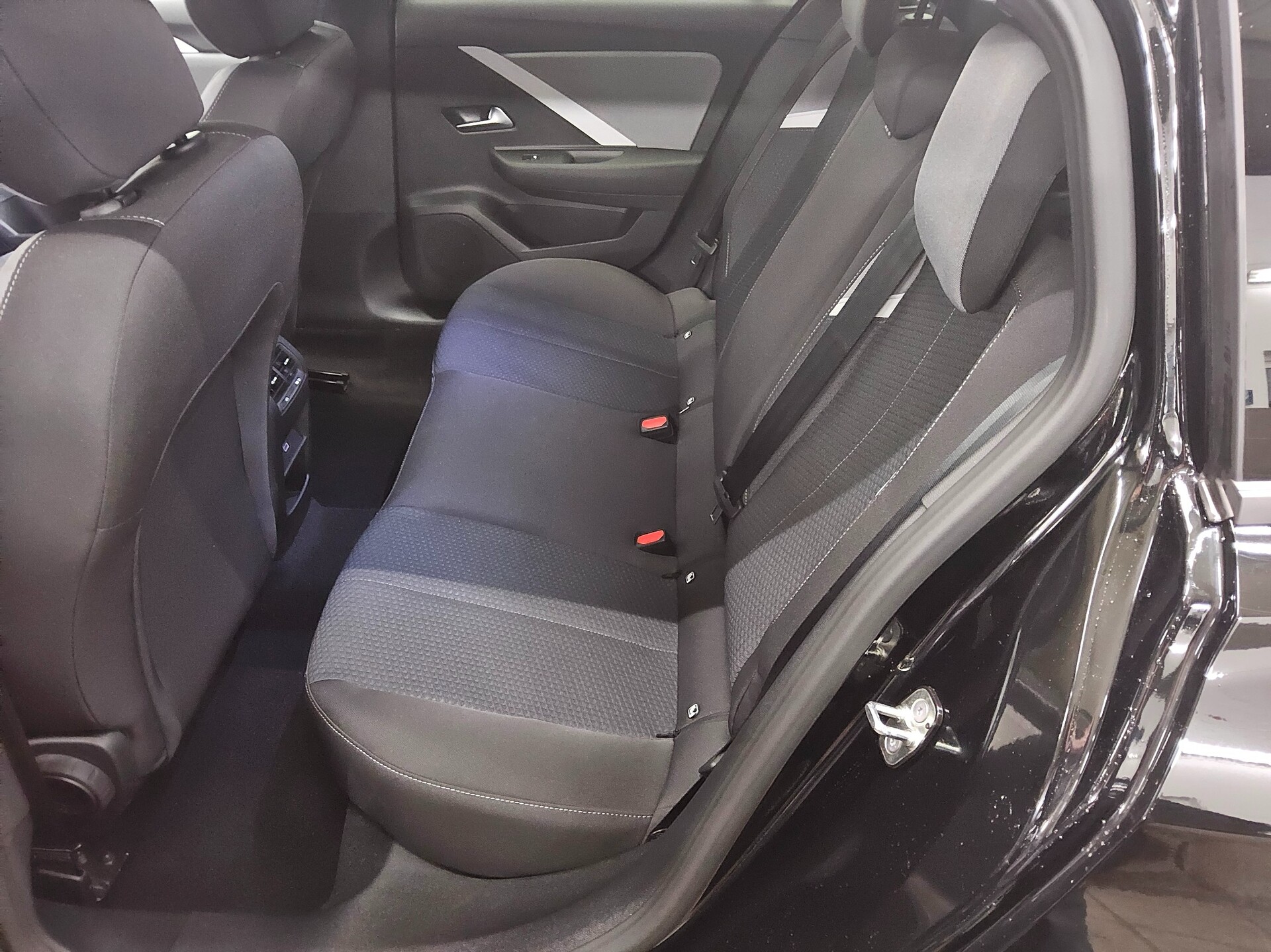 Opel Astra ST 1.2 Turbo Business Ed. DC SHZ LED 13