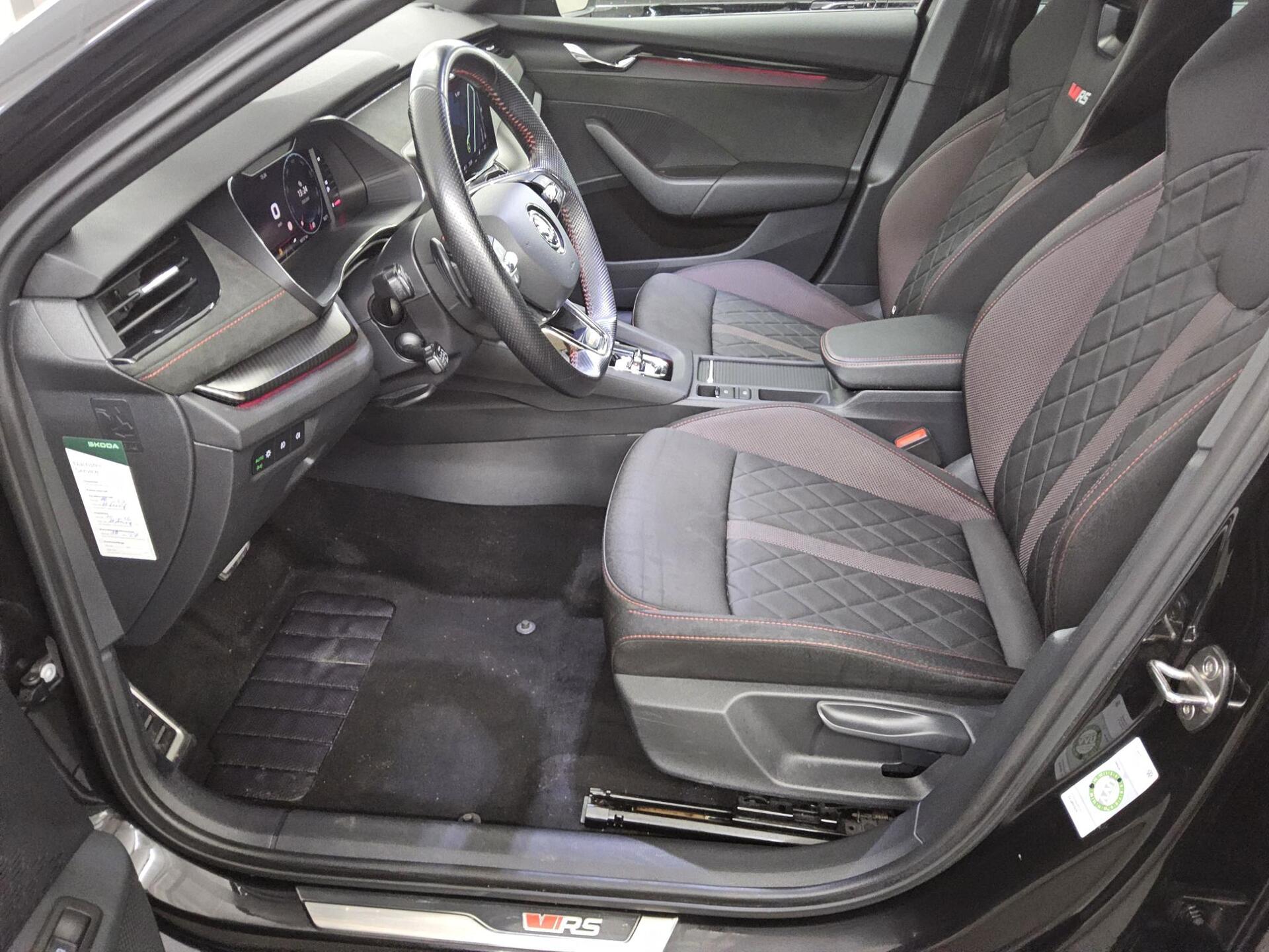 Skoda Octavia Kombi 1.4 TSI iV RS Navi LED vc ACC HuD 9