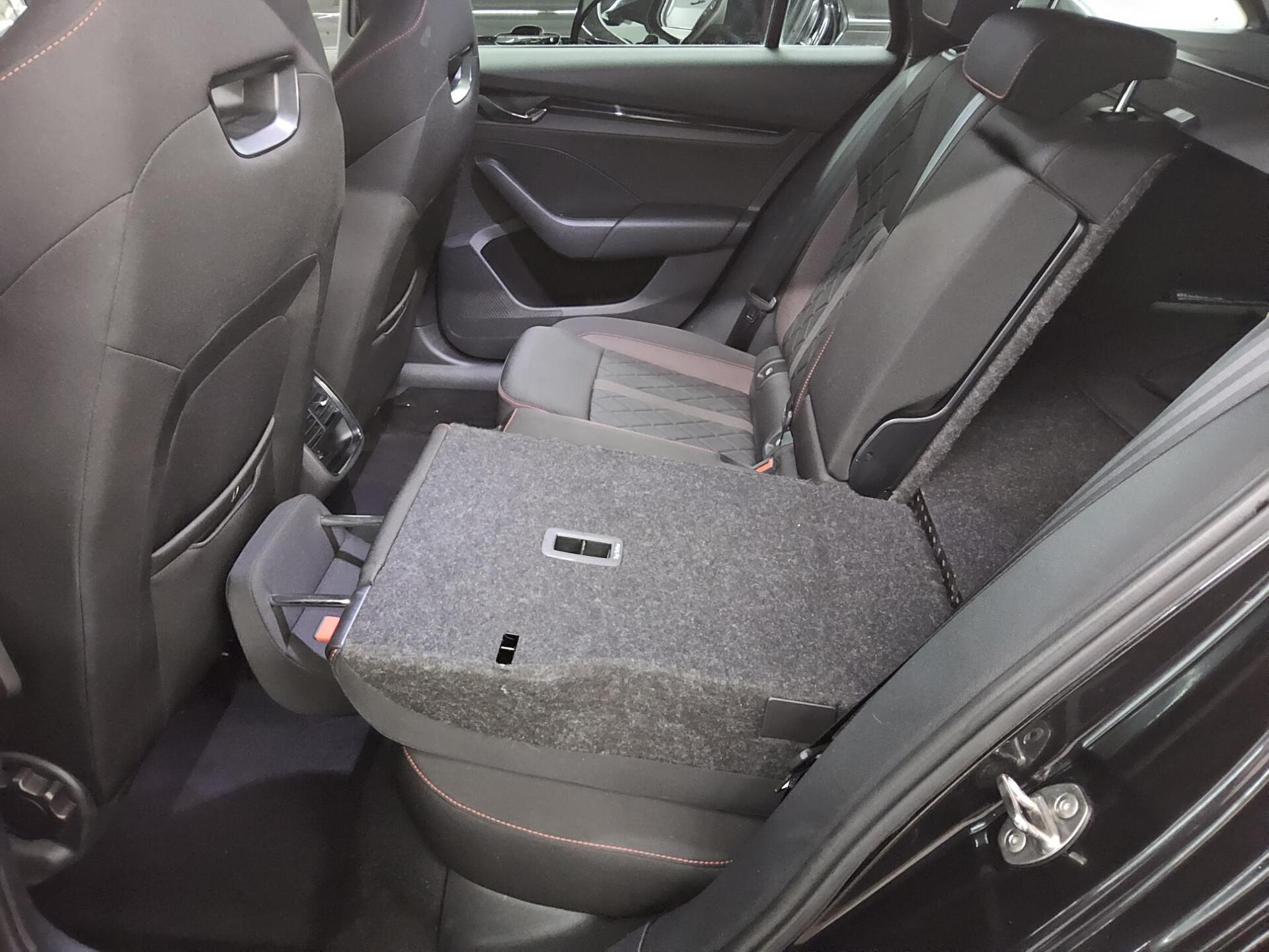 Skoda Octavia Kombi 1.4 TSI iV RS Navi LED vc ACC HuD 13