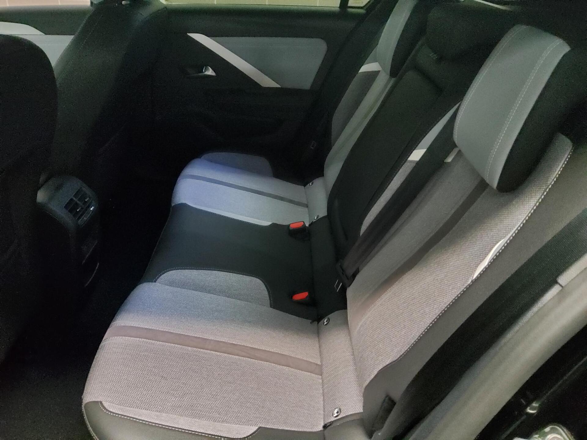 Opel Astra ST 1.2 Turbo Business Elegance Nav LED RFK 13