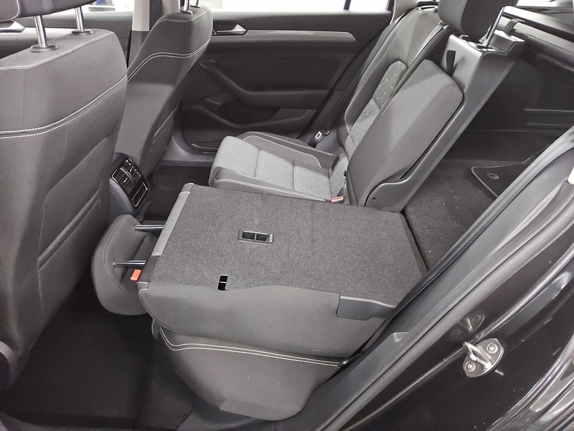 Volkswagen Passat Var. 2.0 TDI Business Navi LED RfK StHzg 12