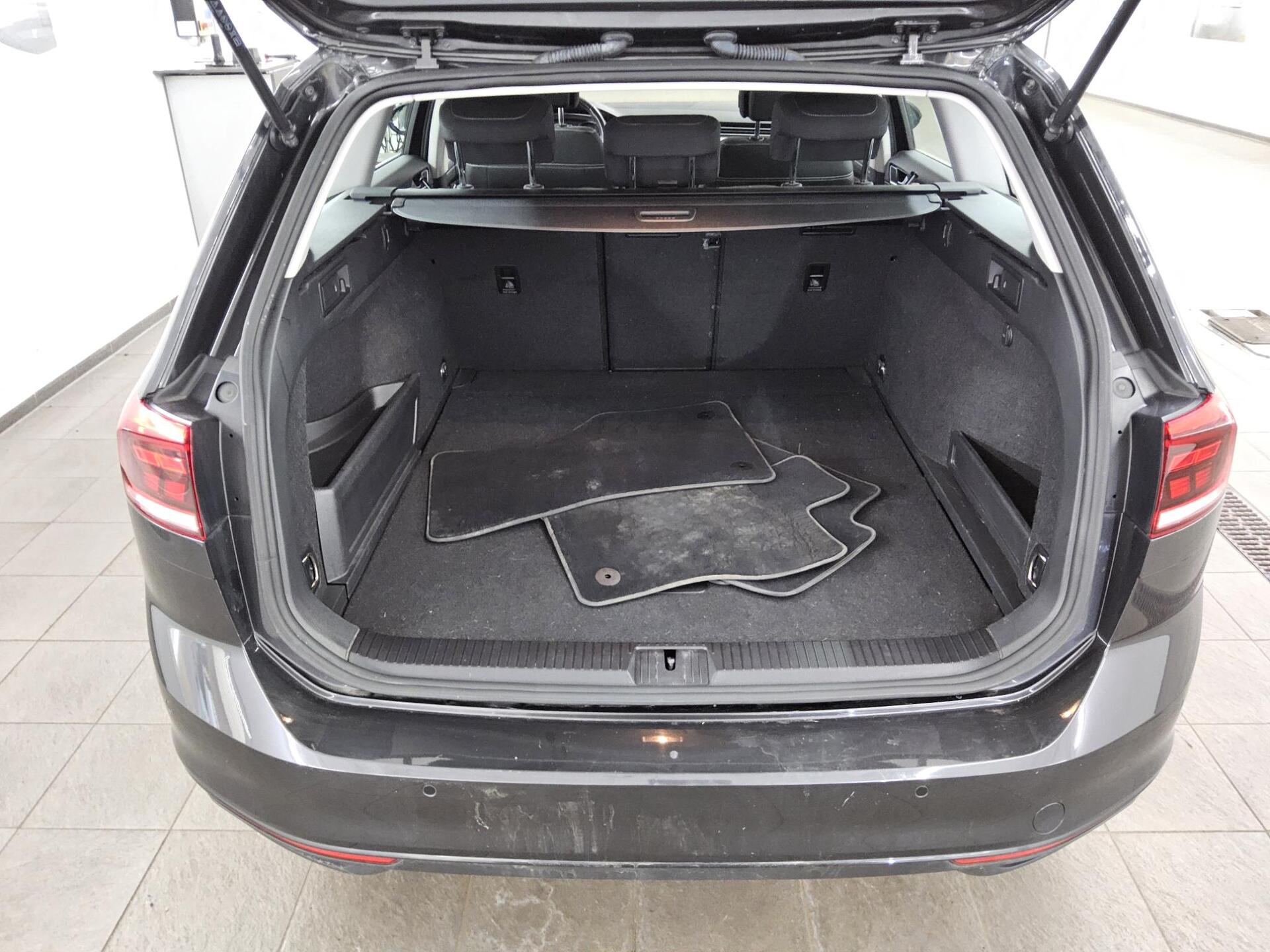 Volkswagen Passat Var. 2.0 TDI Business Navi LED RfK StHzg 11