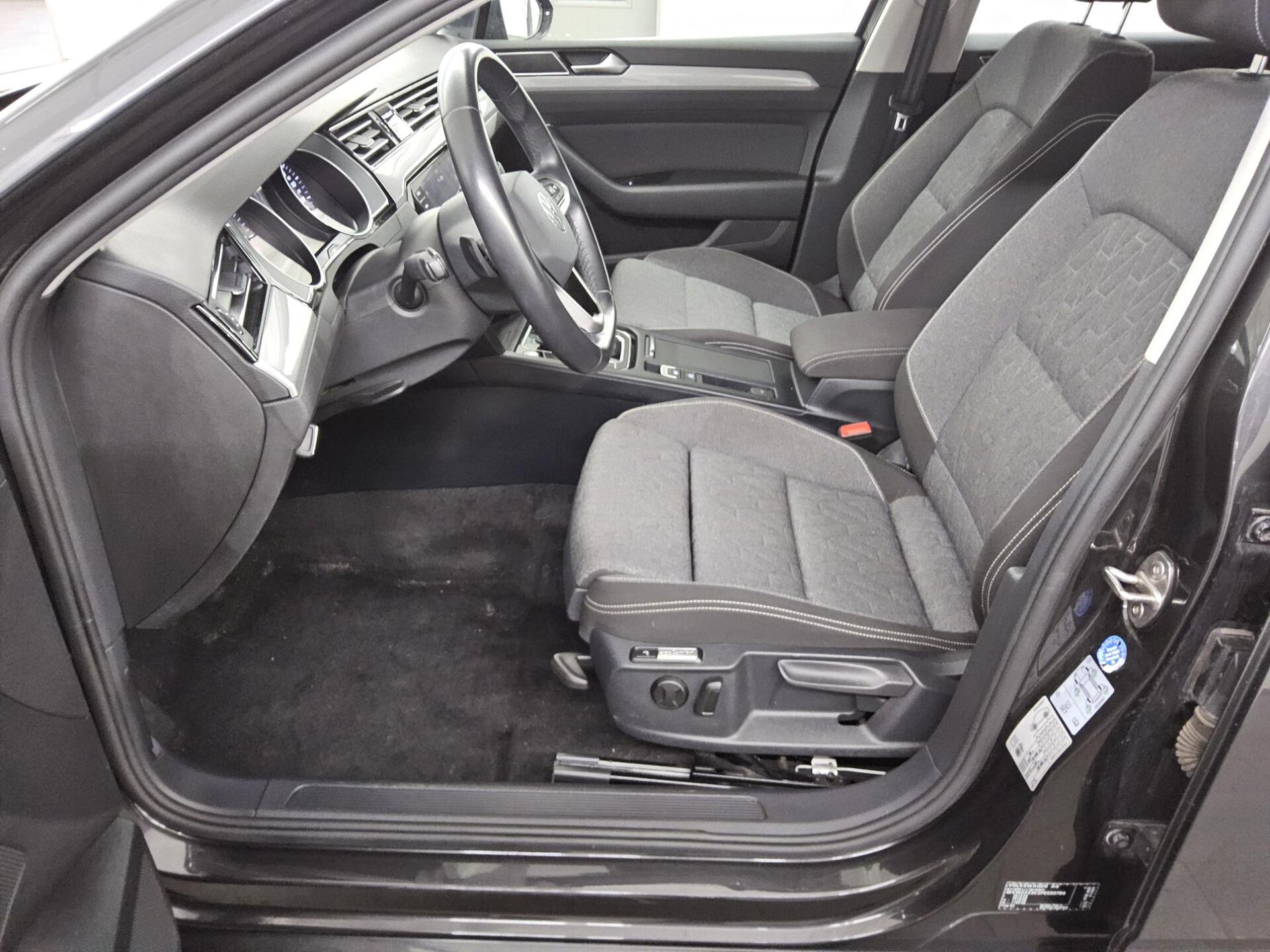 Volkswagen Passat Var. 2.0 TDI Business Navi LED RfK StHzg 8