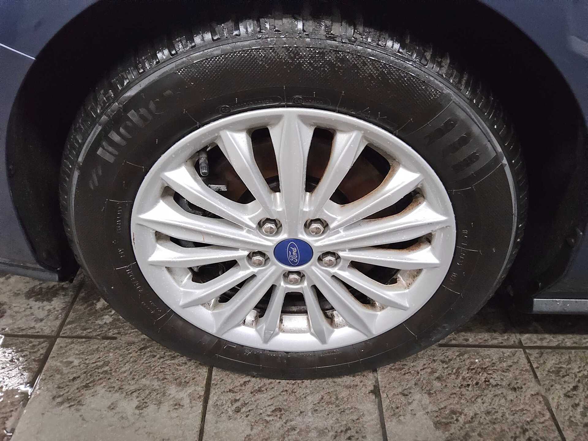 Ford Focus Turnier 1.0 EB Titanium Navi LED RFK 10