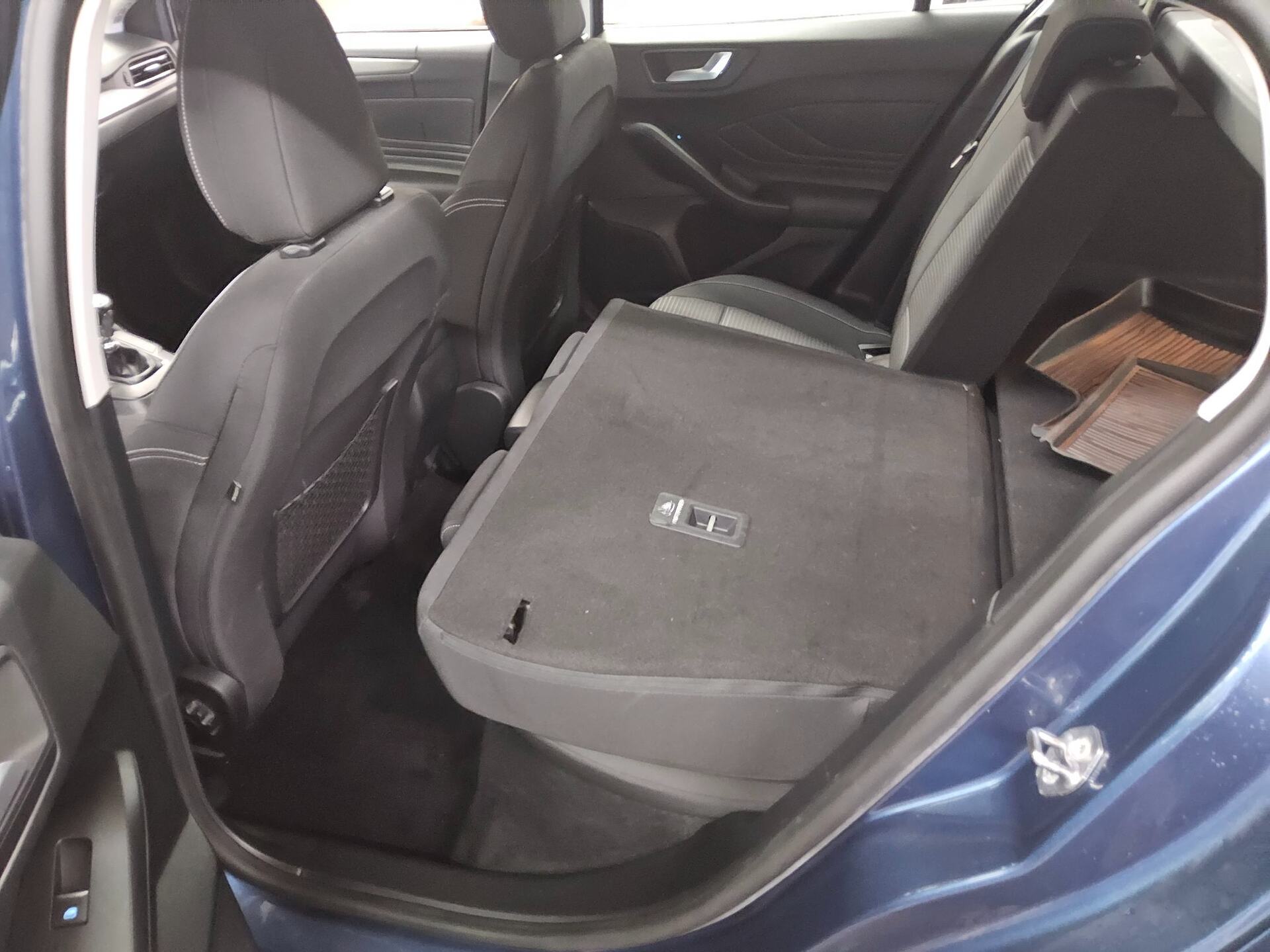 Ford Focus Turnier 1.0 EB Titanium Navi LED RFK 13