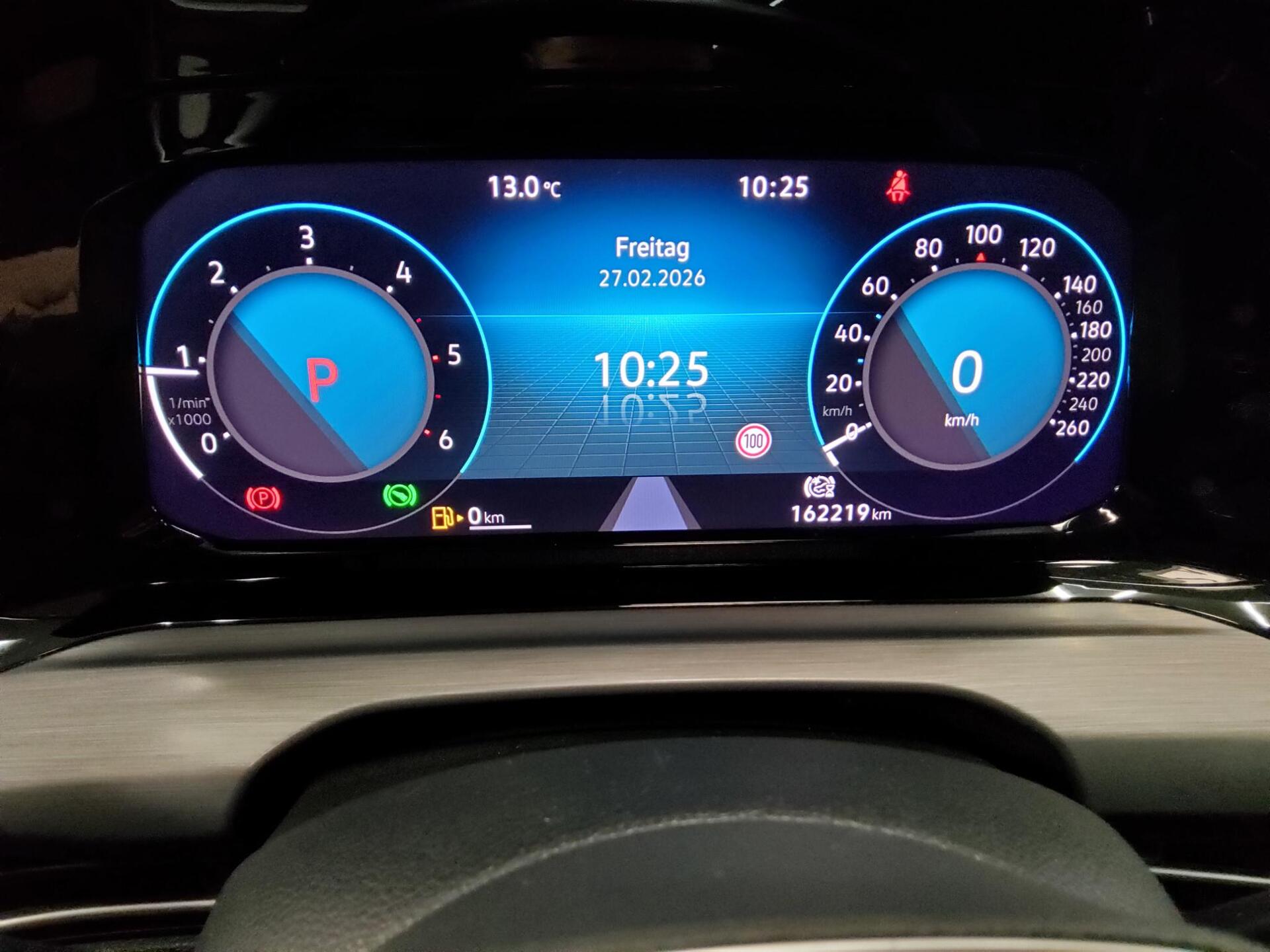 Volkswagen Golf-8 Var. 2.0 TDI Style Navi IQ.Light DC Pano 8