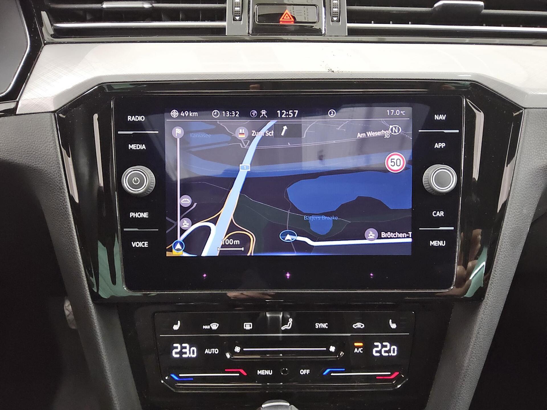 Volkswagen Passat Var. 2.0 TDI Business Navi LED Pano RFK 7