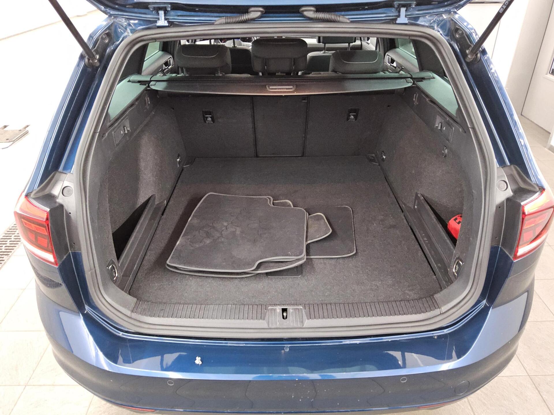 Volkswagen Passat Var. 2.0 TDI Business Navi LED Pano RFK 11