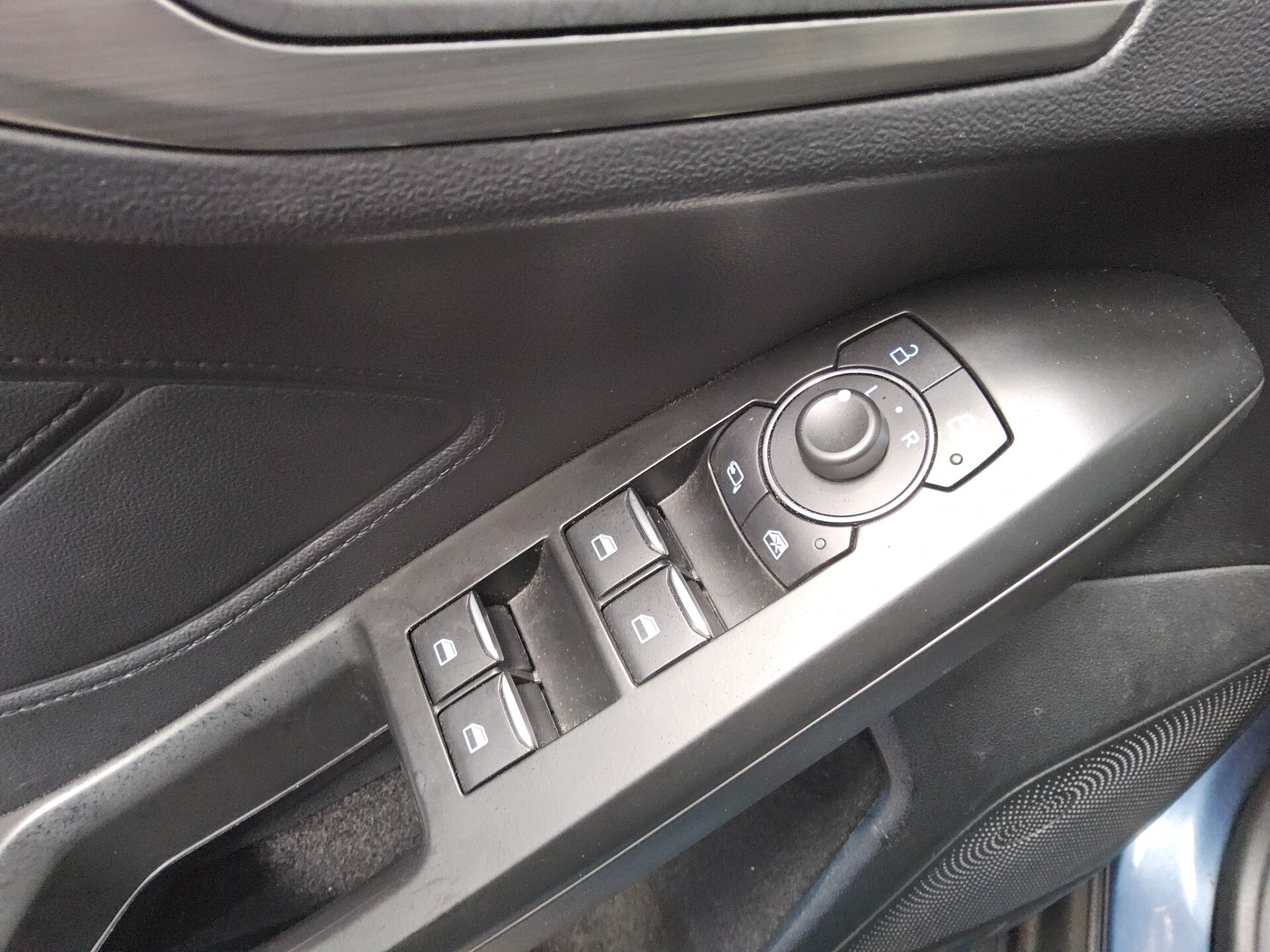 Ford Focus Turnier 1.0 EB Titanium Navi LED RFK PDC 9