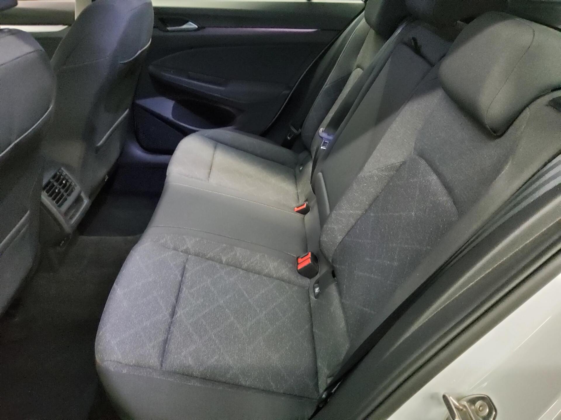 Volkswagen Golf-8 Var. 2.0 TDI Life Navi LED AID ACC PDC 13