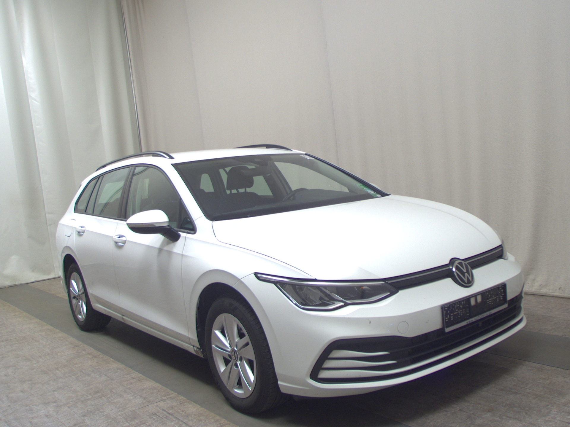 Volkswagen Golf-8 Var. 2.0 TDI Life Navi LED AID ACC PDC 3