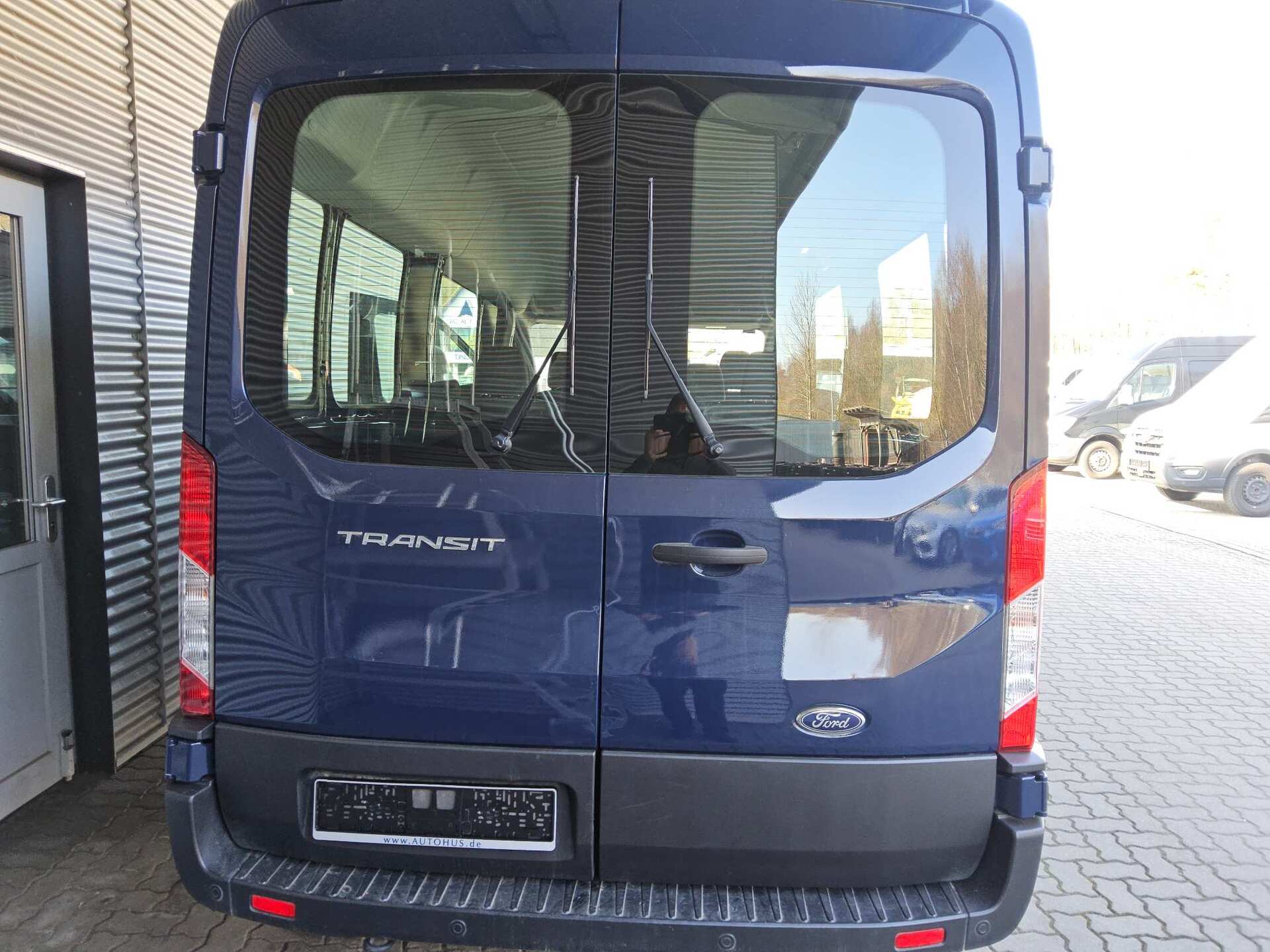 Ford Transit 2.0 TDCi Trend L3H2 9-Sitzer Navi StHzg 10