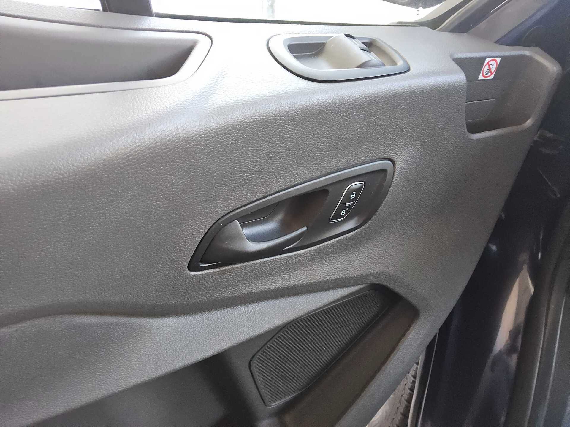 Ford Transit 2.0 TDCi Trend L3H2 9-Sitzer Navi StHzg 9