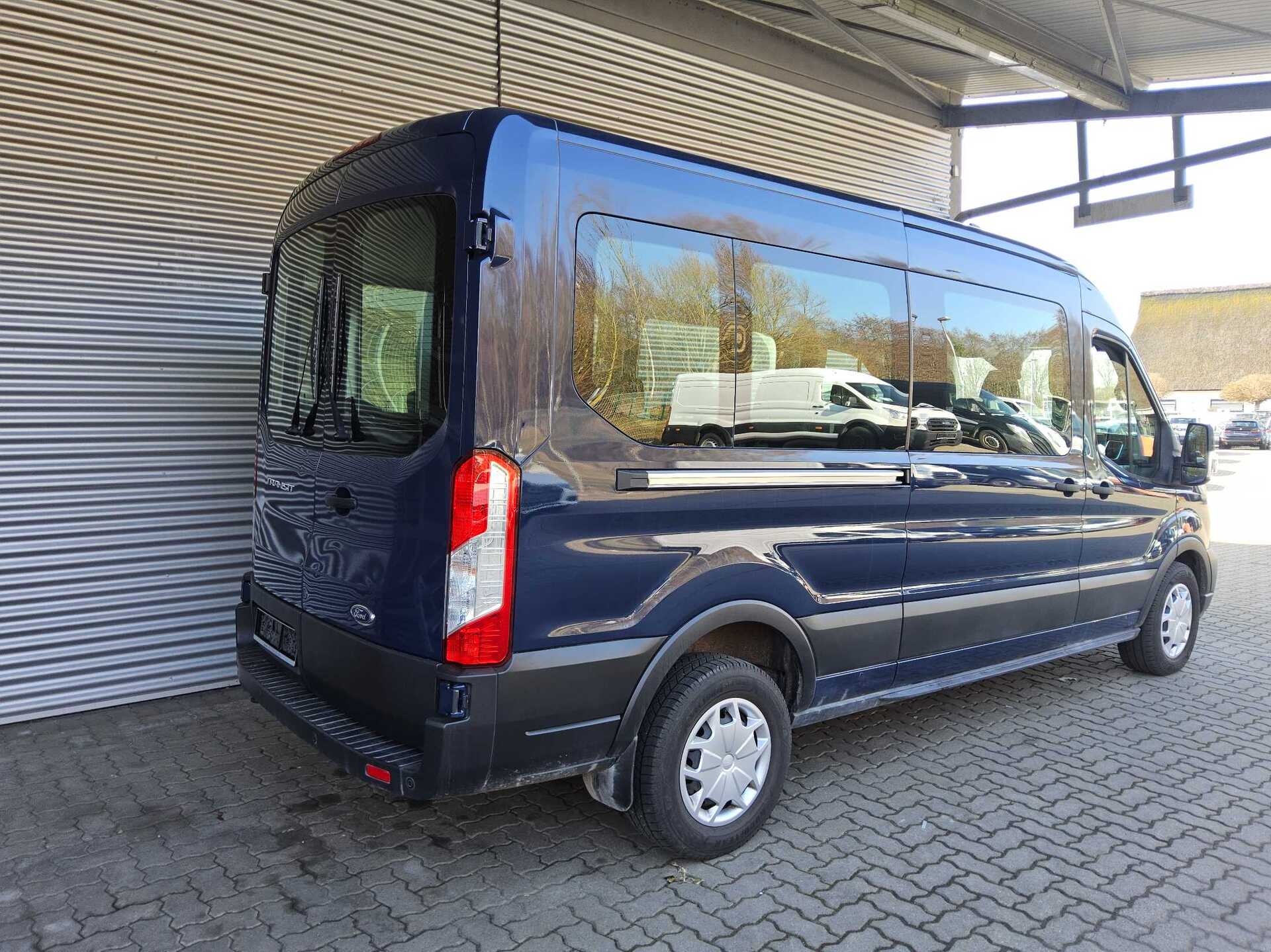 Ford Transit 2.0 TDCi Trend L3H2 9-Sitzer Navi StHzg 4