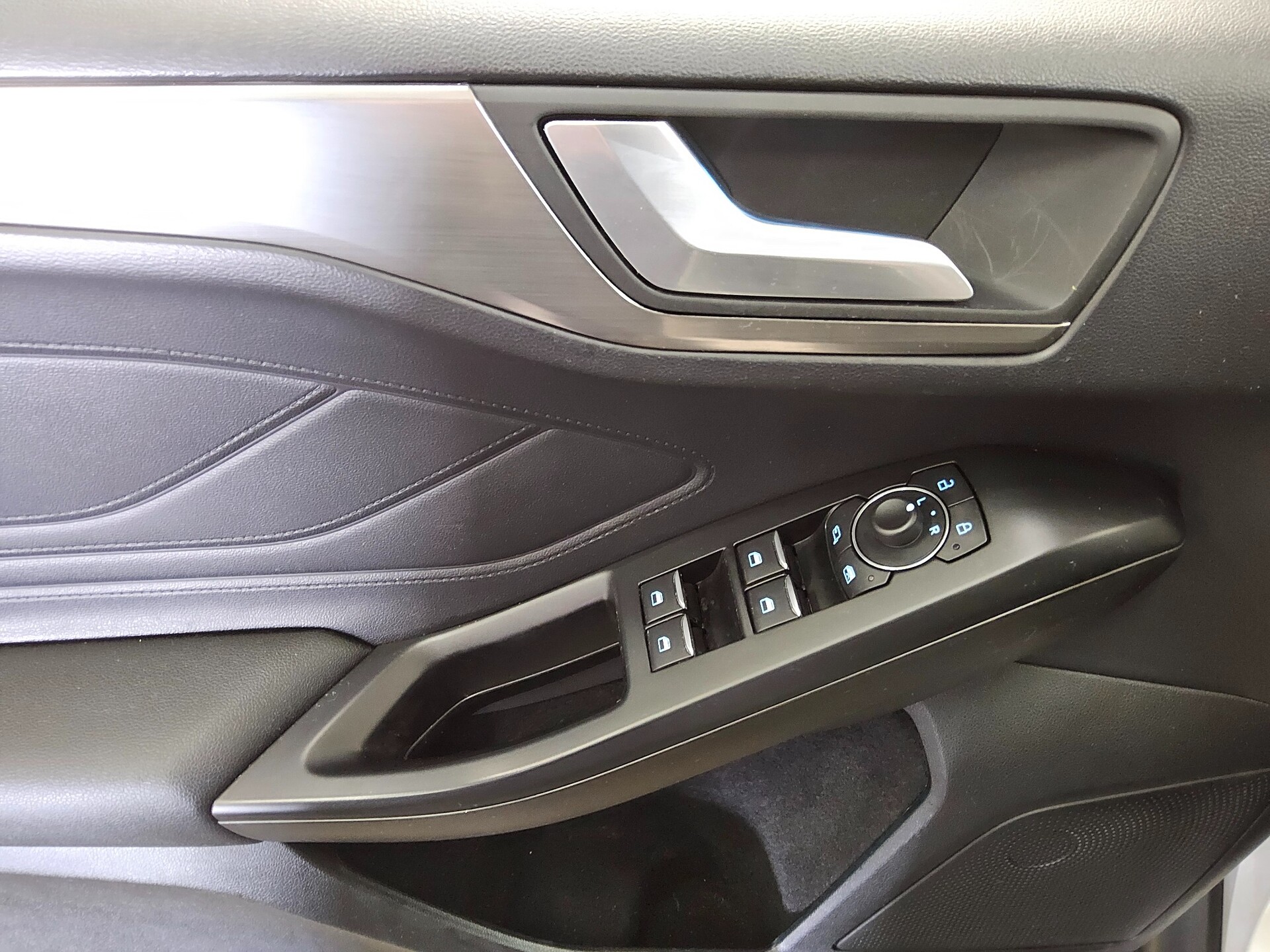 Ford Focus Turnier 1.0 EB Titanium Navi LED RFK 9