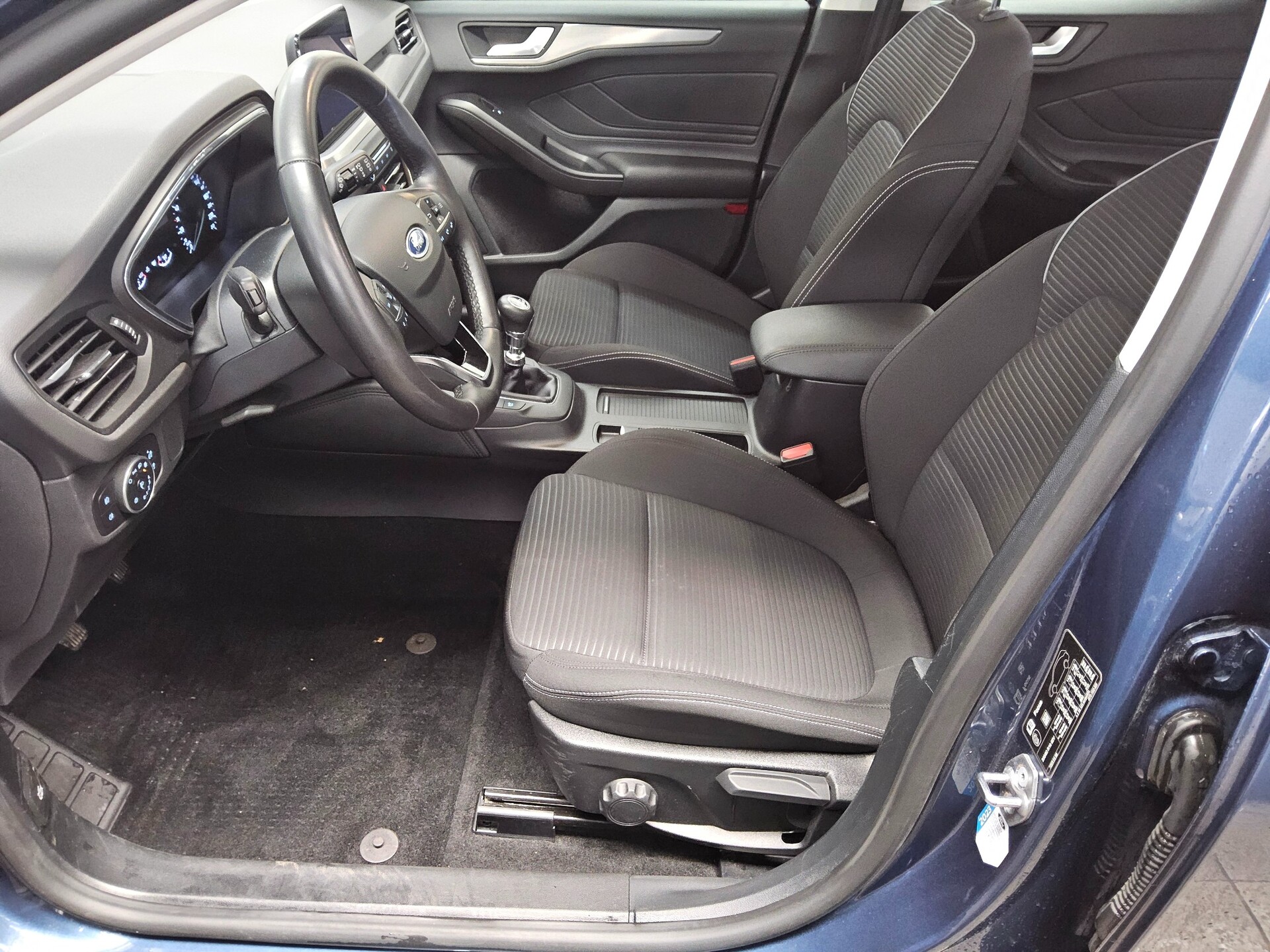 Ford Focus Turnier 1.0 EB Titanium Navi LED RFK 8