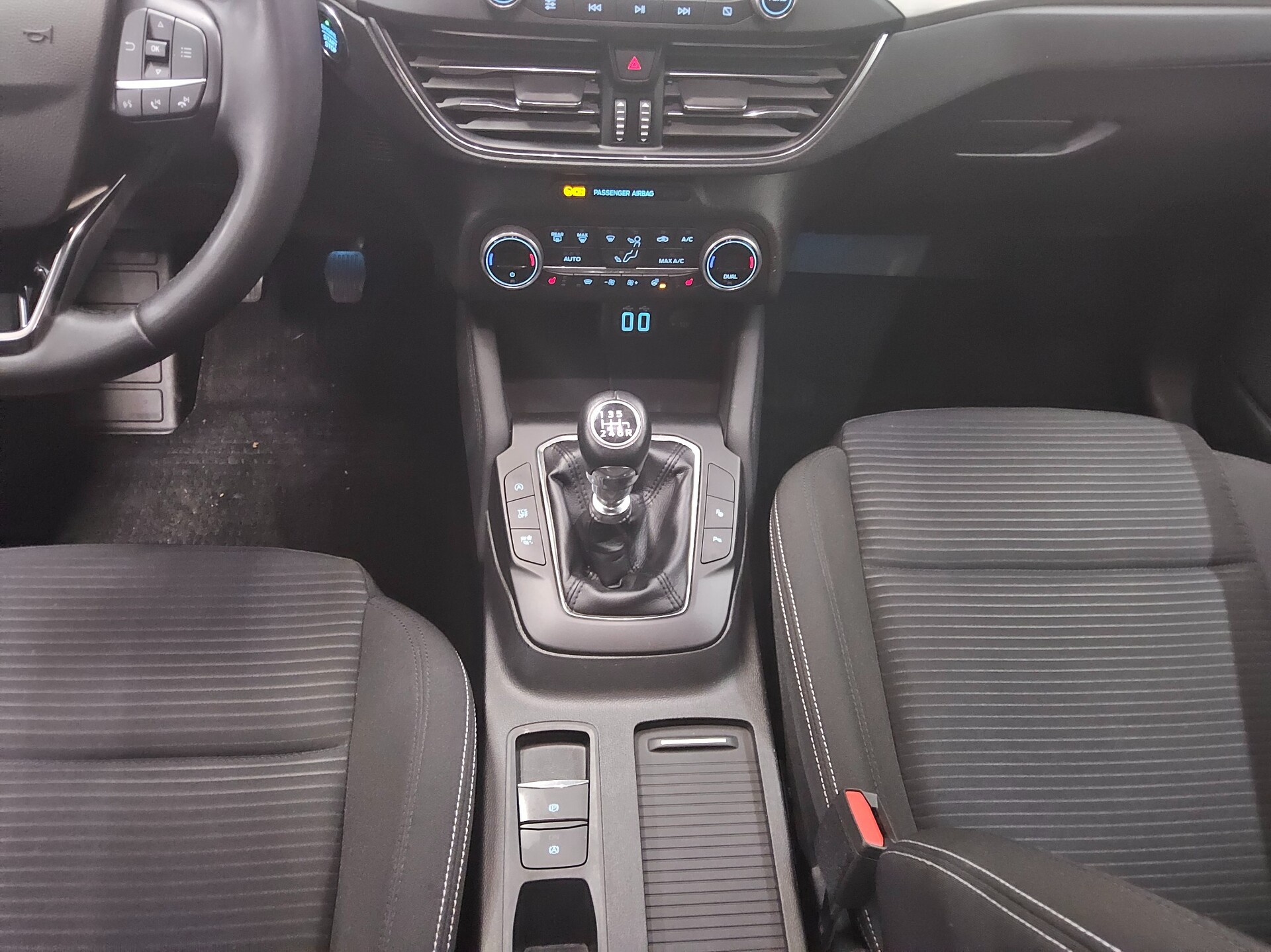 Ford Focus Turnier 1.0 EB Titanium Navi LED RfK Shz 6