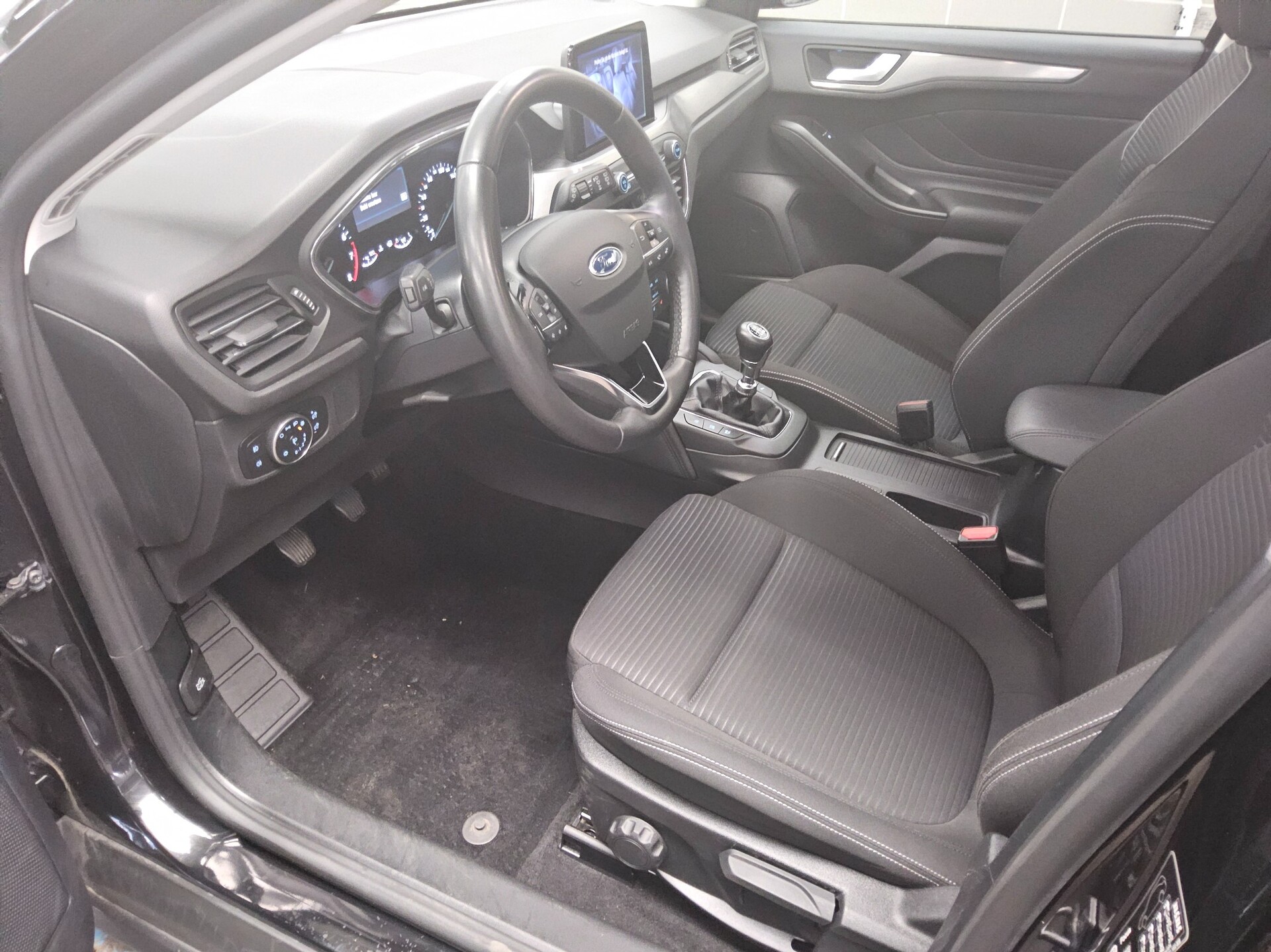 Ford Focus Turnier 1.0 EB Titanium Navi LED RfK Shz 8