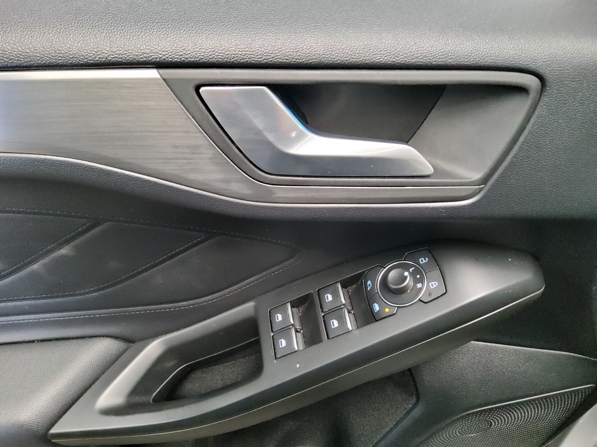 Ford Focus Turnier 1.0 EB Titanium Navi LED RFK PDC 9