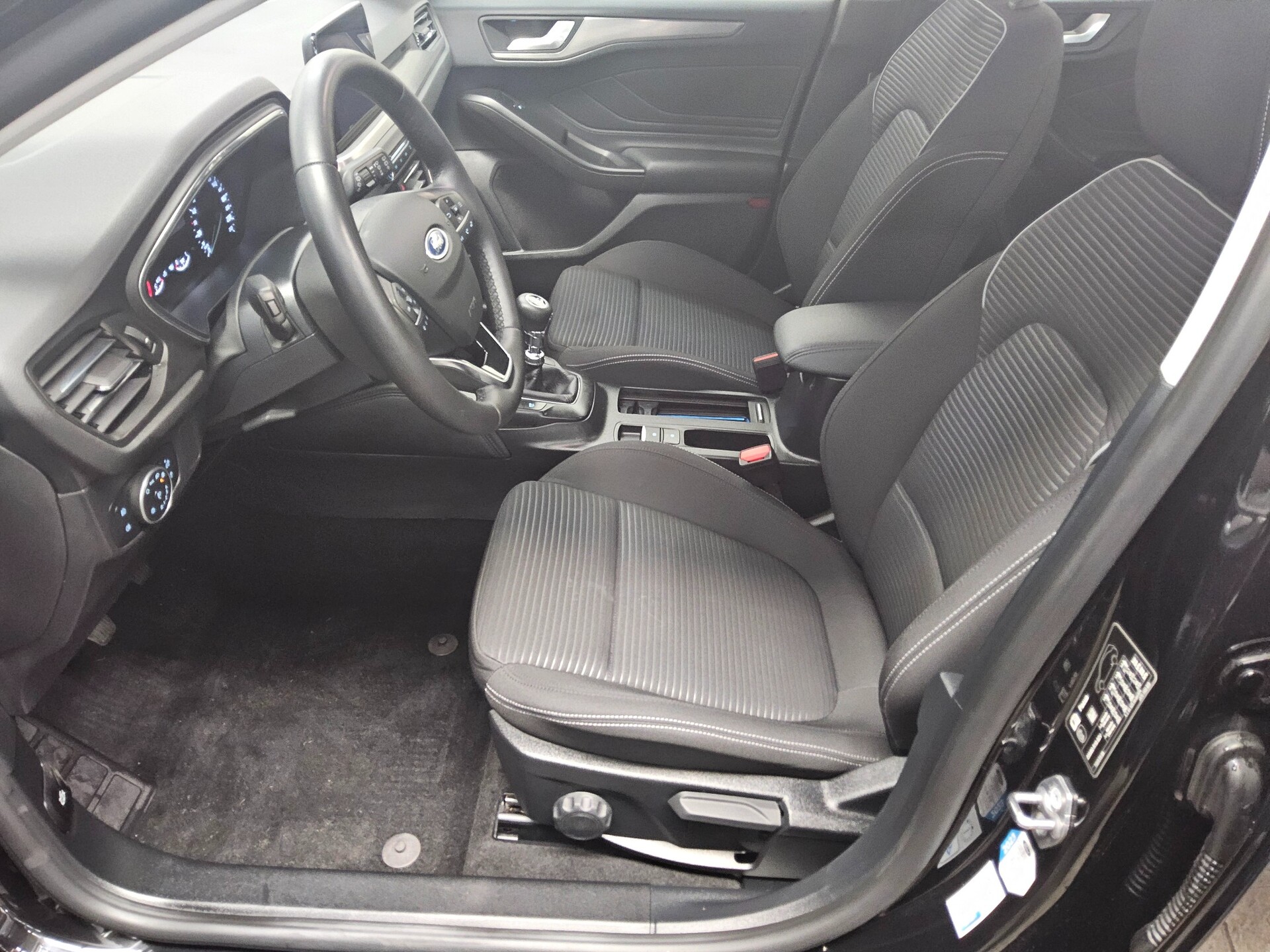 Ford Focus Turnier 1.0 EB Titanium Navi LED RFK 8