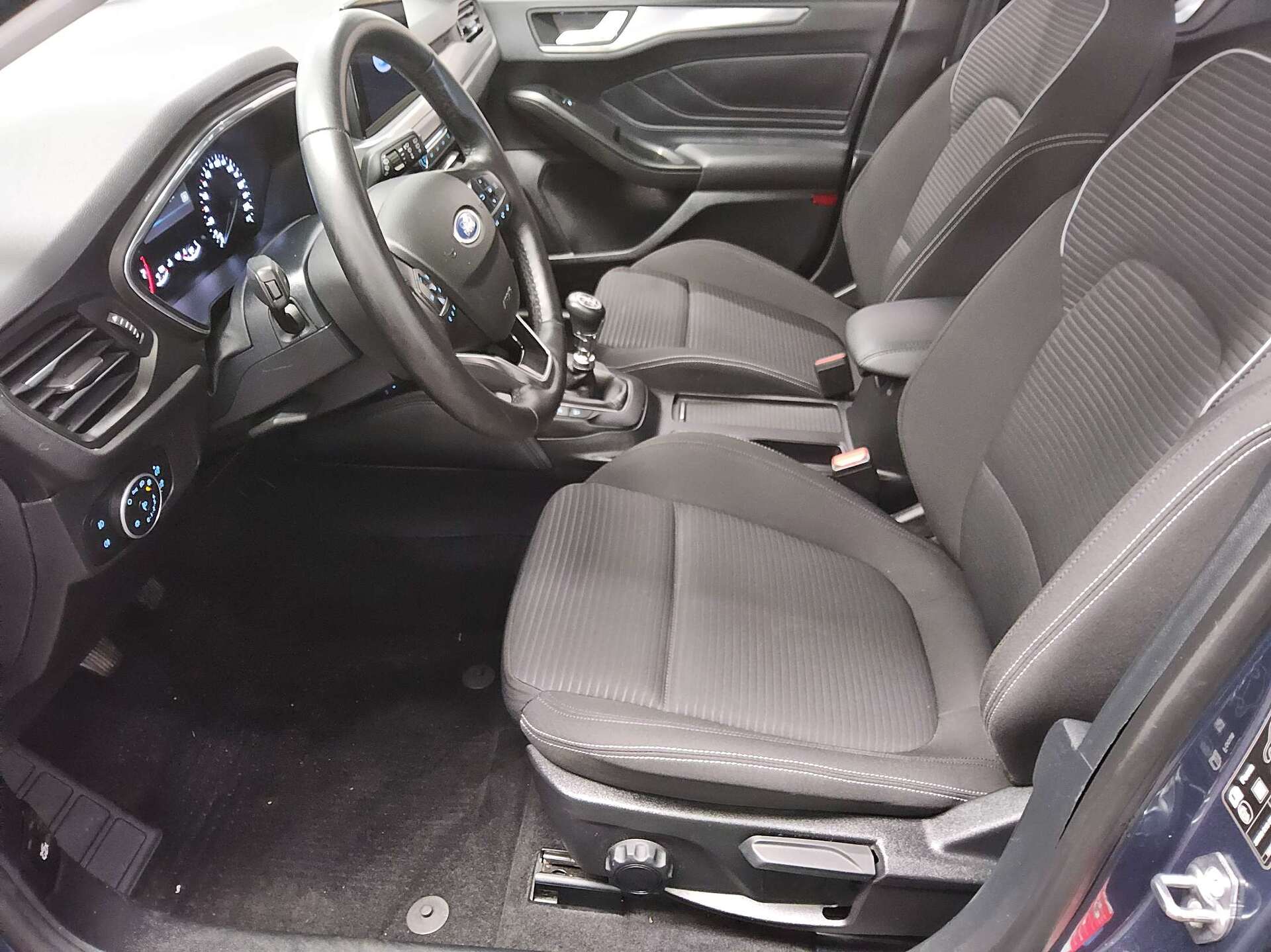 Ford Focus Turnier 1.0 EB Titanium Navi LED RFK 7