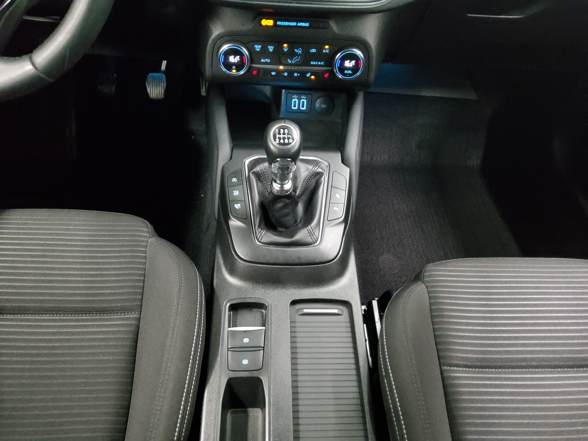 Ford Focus Turnier 1.0 EB Titanium Navi LED RFK Shz 6