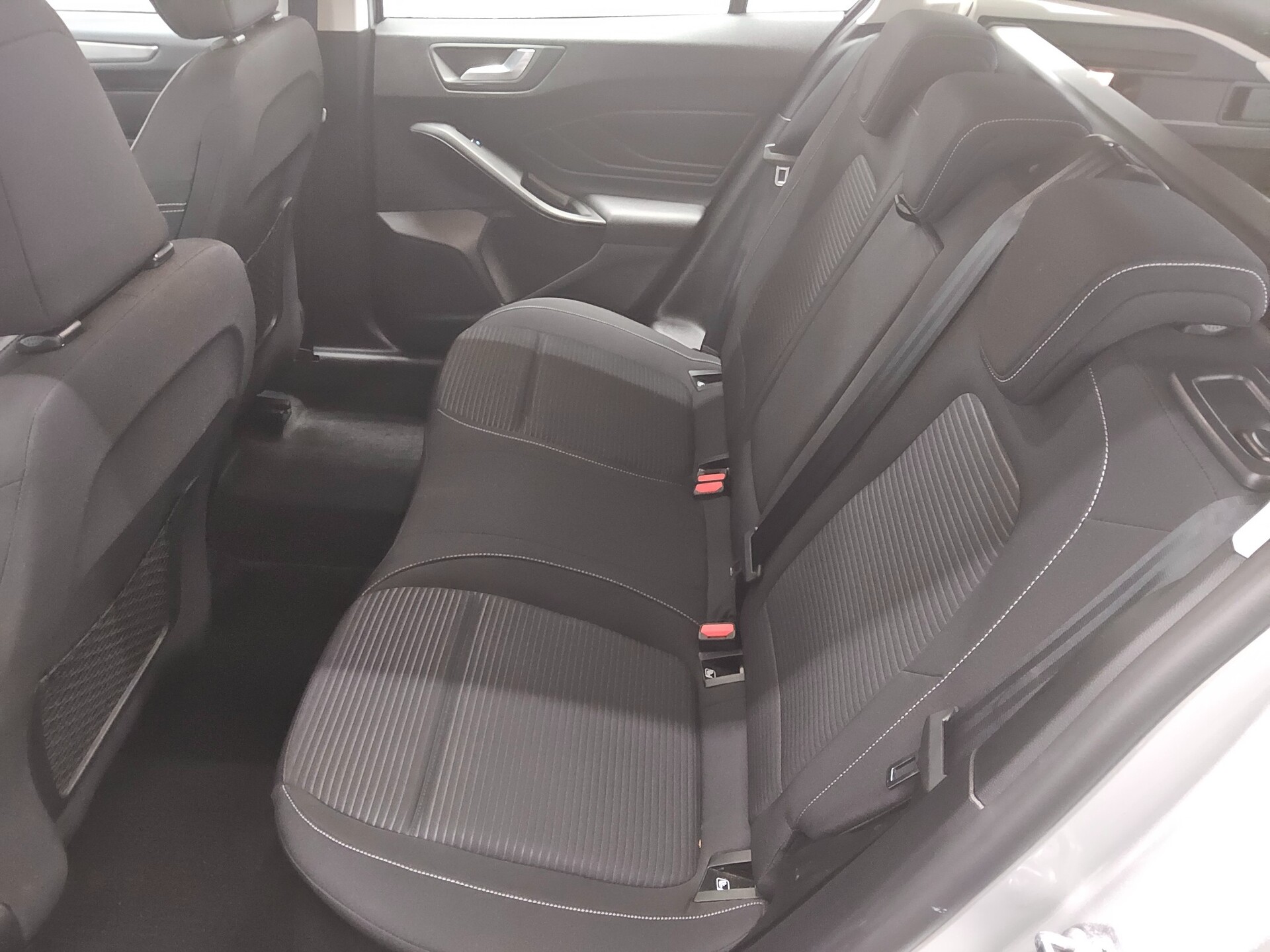 Ford Focus Turnier 1.0 EB Titanium Navi LED RFK PDC 13