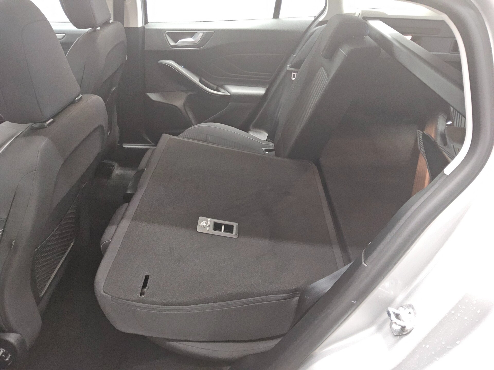 Ford Focus Turnier 1.0 EB Titanium Navi LED RFK PDC 12